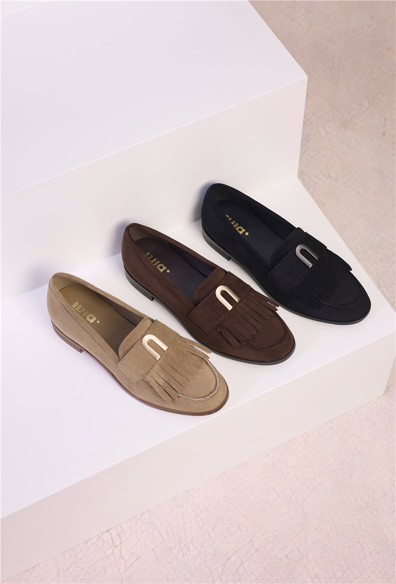 Wholesaler Inia. - Suede loafers with fringes and a golden buckle