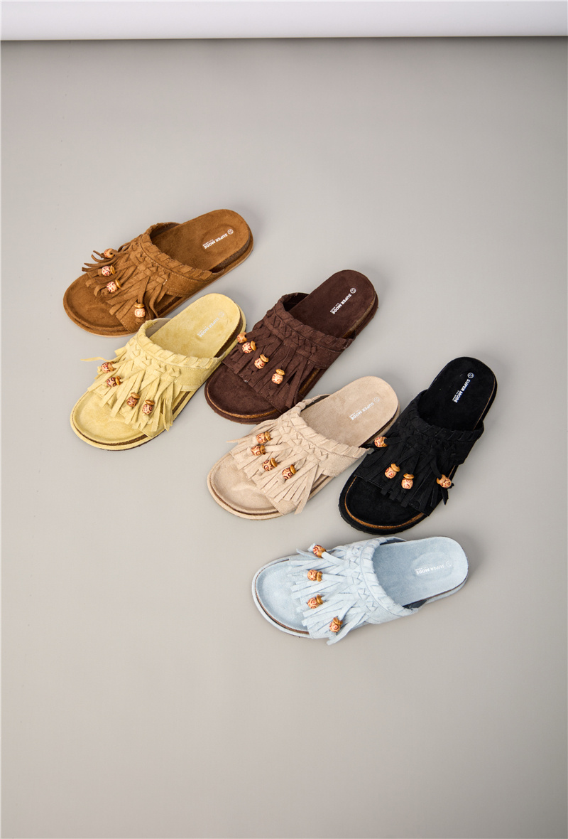 Mayorista Super Mode | Belle Women - Chanclas de ante con correa de flecos y adornos bohemios de madera