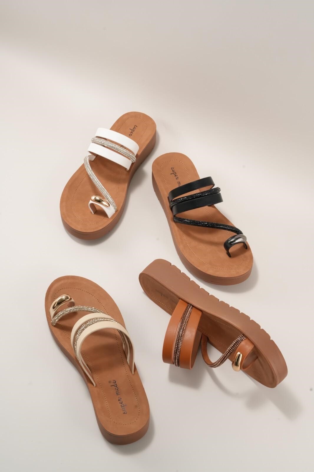 Mayorista Super Mode | Belle Women - Sandalias con bucle en el dedo y correa de strass y cuero sintético