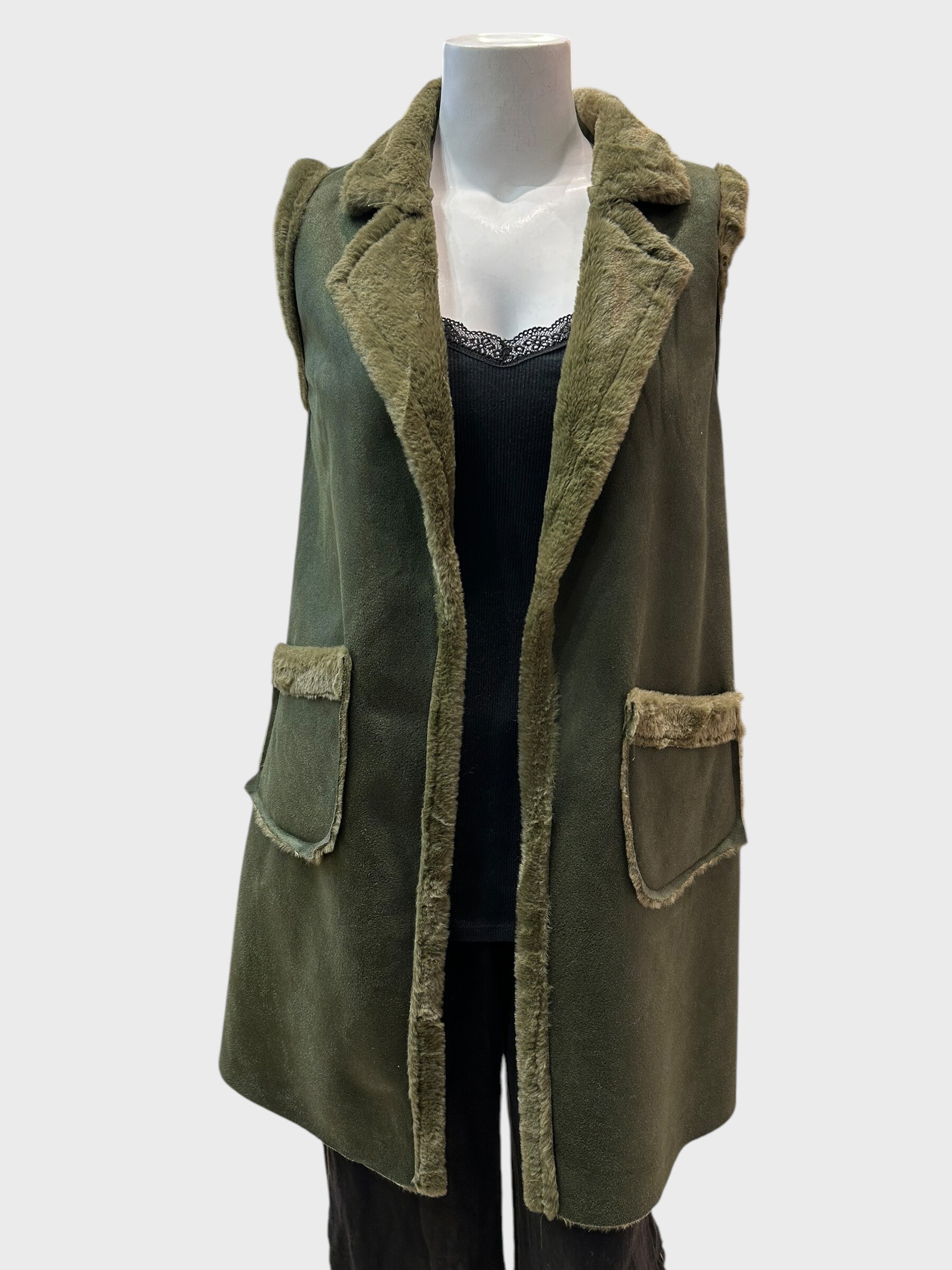 Wholesaler Superbelle - MID-LENGTH SLEEVELESS FUR VEST WITH 2 FRONT POCKETS