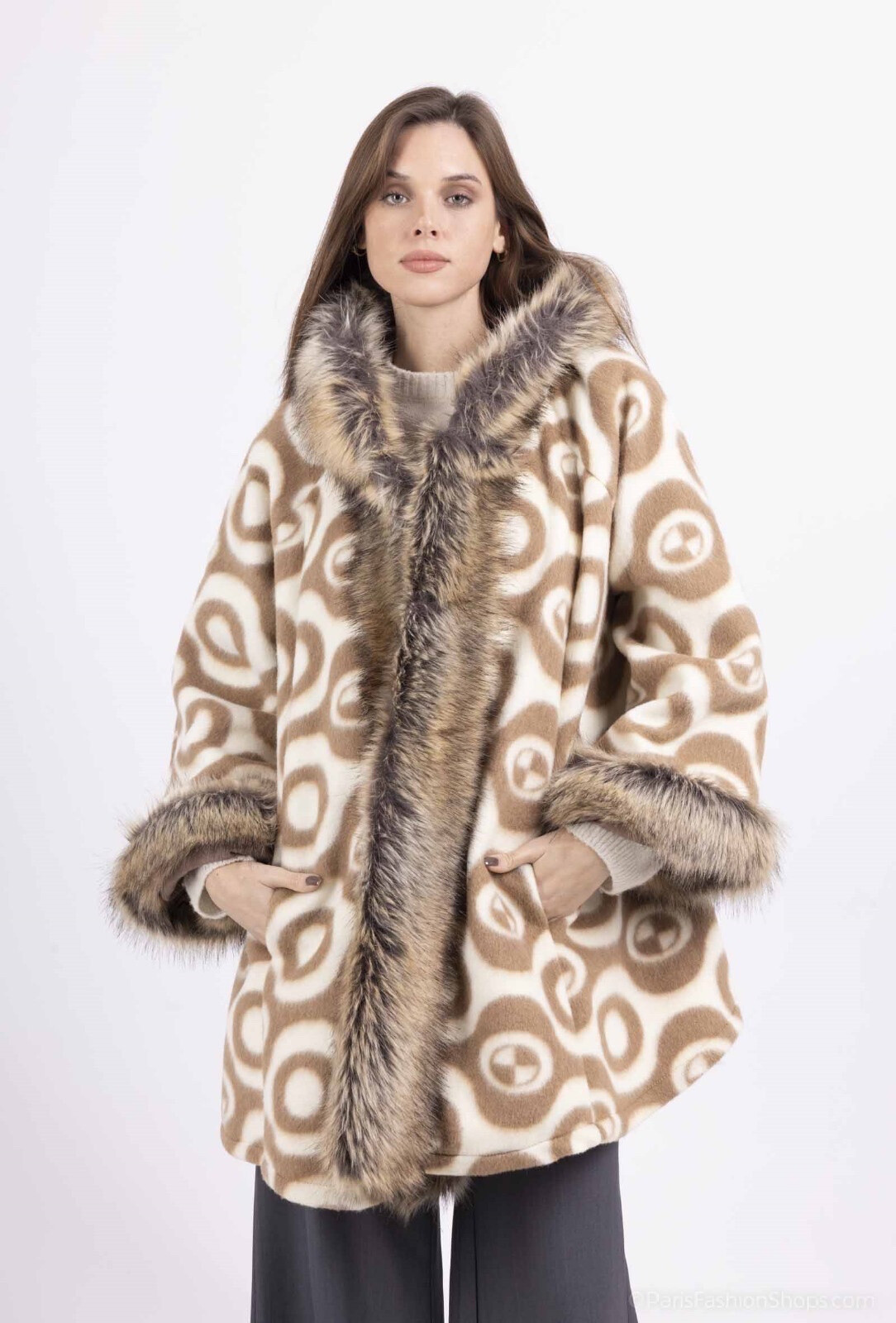 Grossiste Superbelle - MANTEAU FOURRURE CAPUCHE  DOUBLURE AVEC POCHES MULTI-COULEUR,