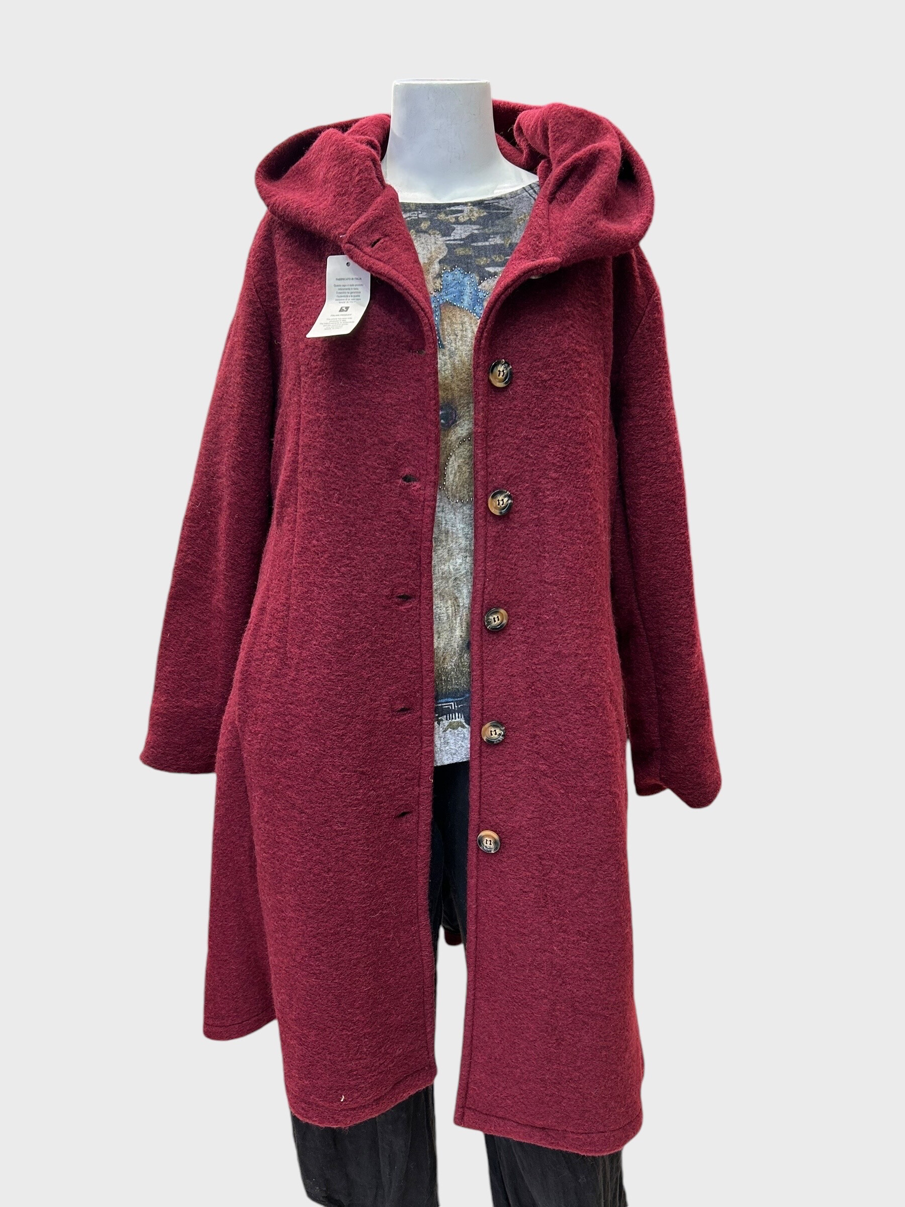 Wholesaler Superbelle - HOODED WOOL COAT CLOSED LINING WITH BUTTON AND TWO INVISIBLE POCKETS