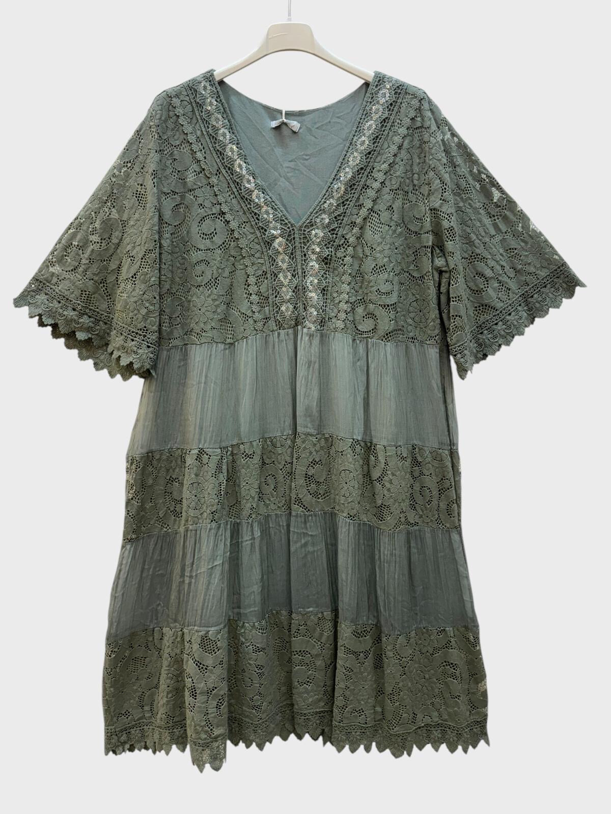 Wholesaler Superbelle - Flower motif lace dress