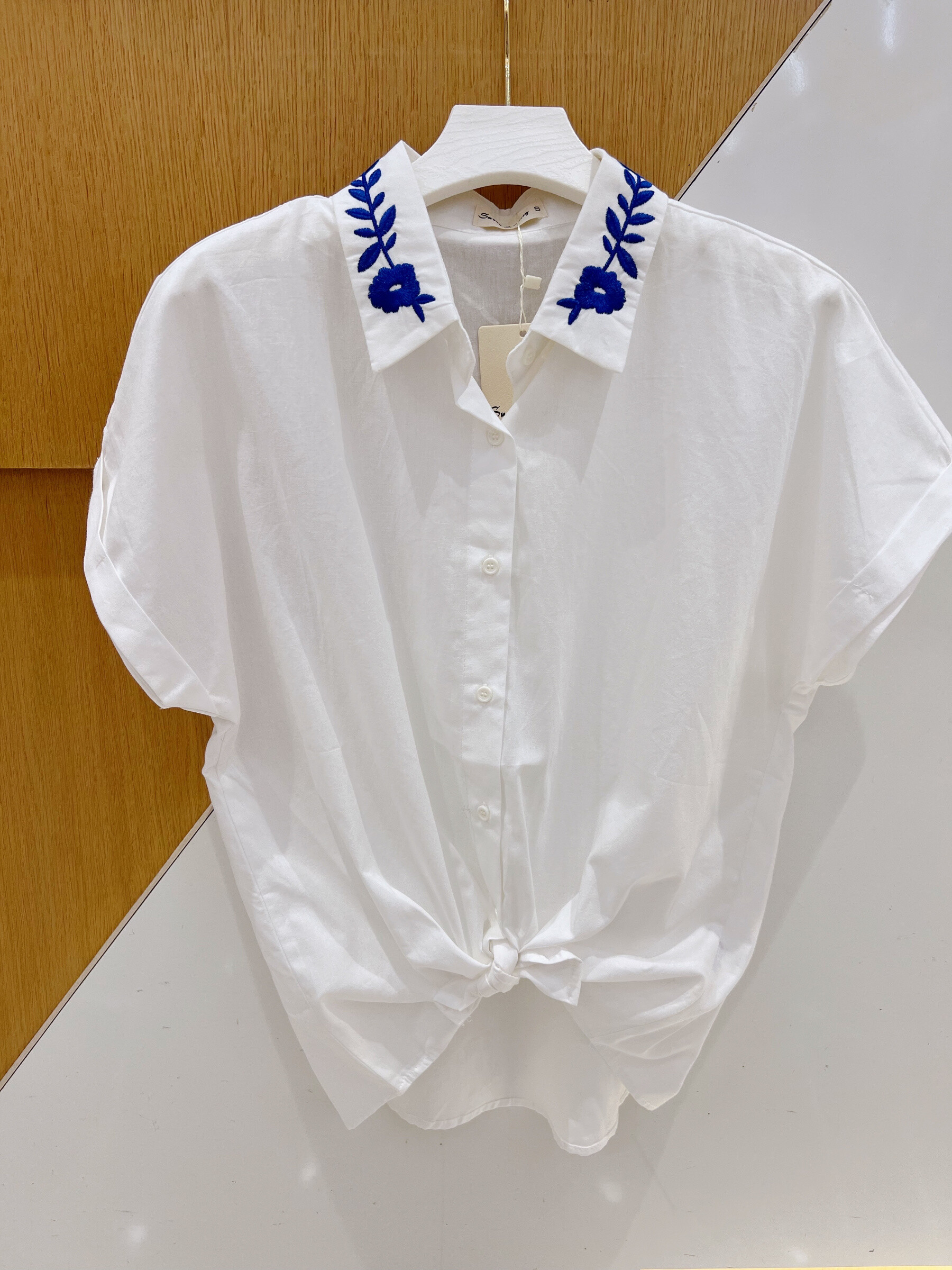 Grossiste Suzzy & Milly - Chemise broderie （ col brodé fleur)