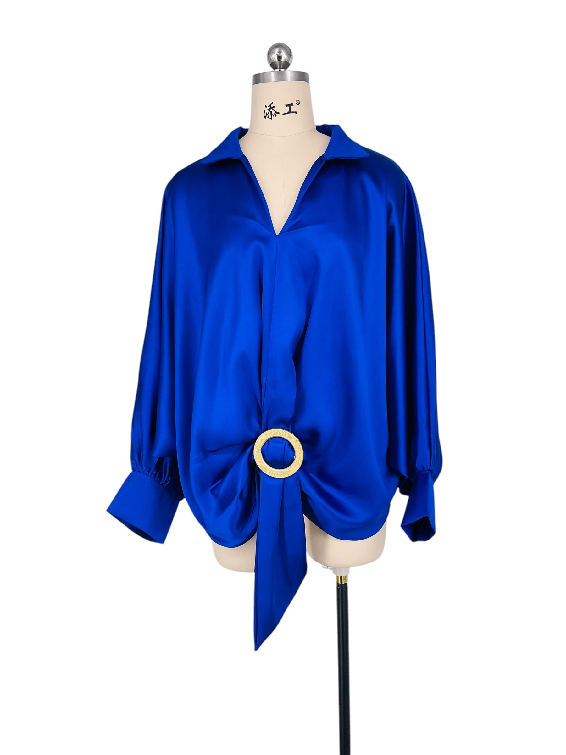 Wholesaler Sweet Miss - Thick satin shirt cutting bat V-neck decorated with a tie ring