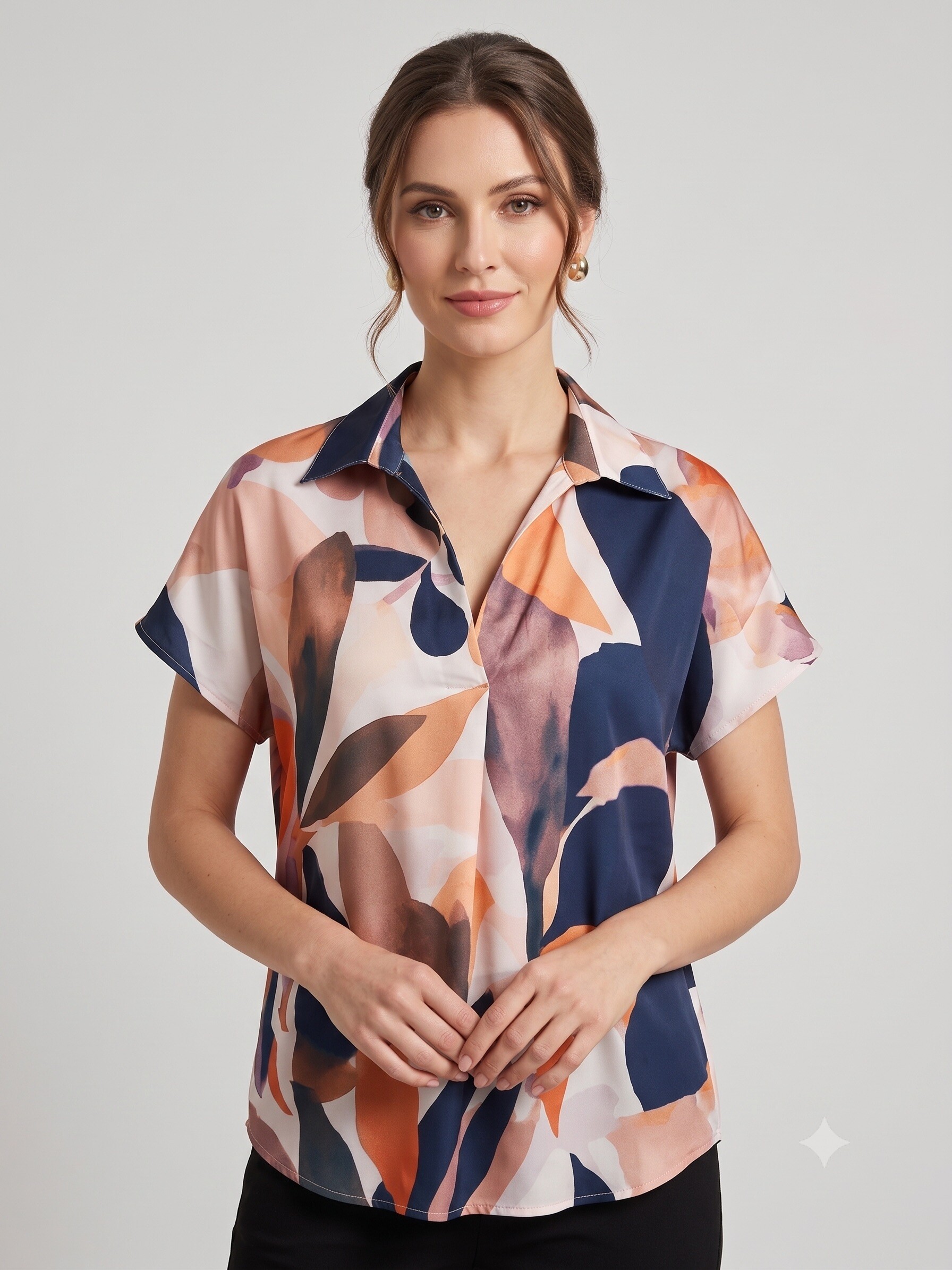 Mayorista Sweet Miss - Blusa fluida con estampado de follaje abstracto y cuello tunecino chic