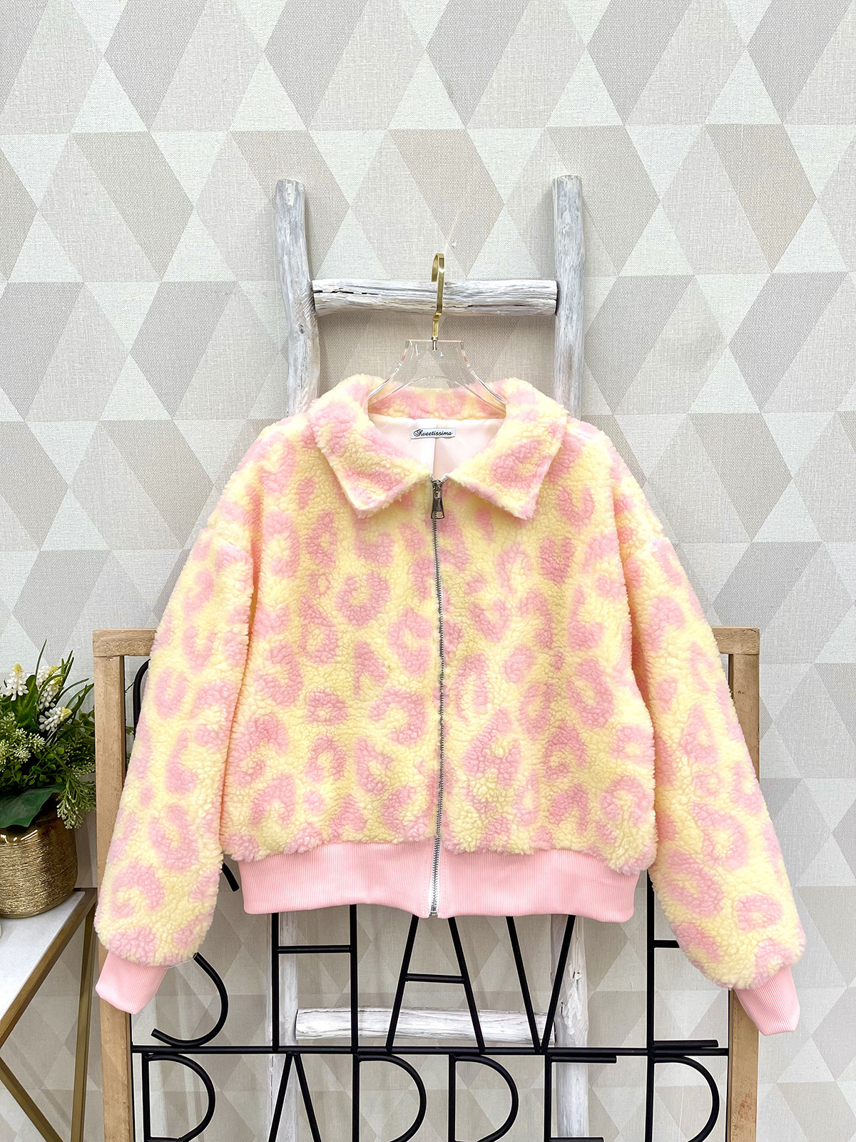 Grossiste Sweetissima - Veste en polaire à imprimé léopard rose et jaune, poches et fermeture éclair