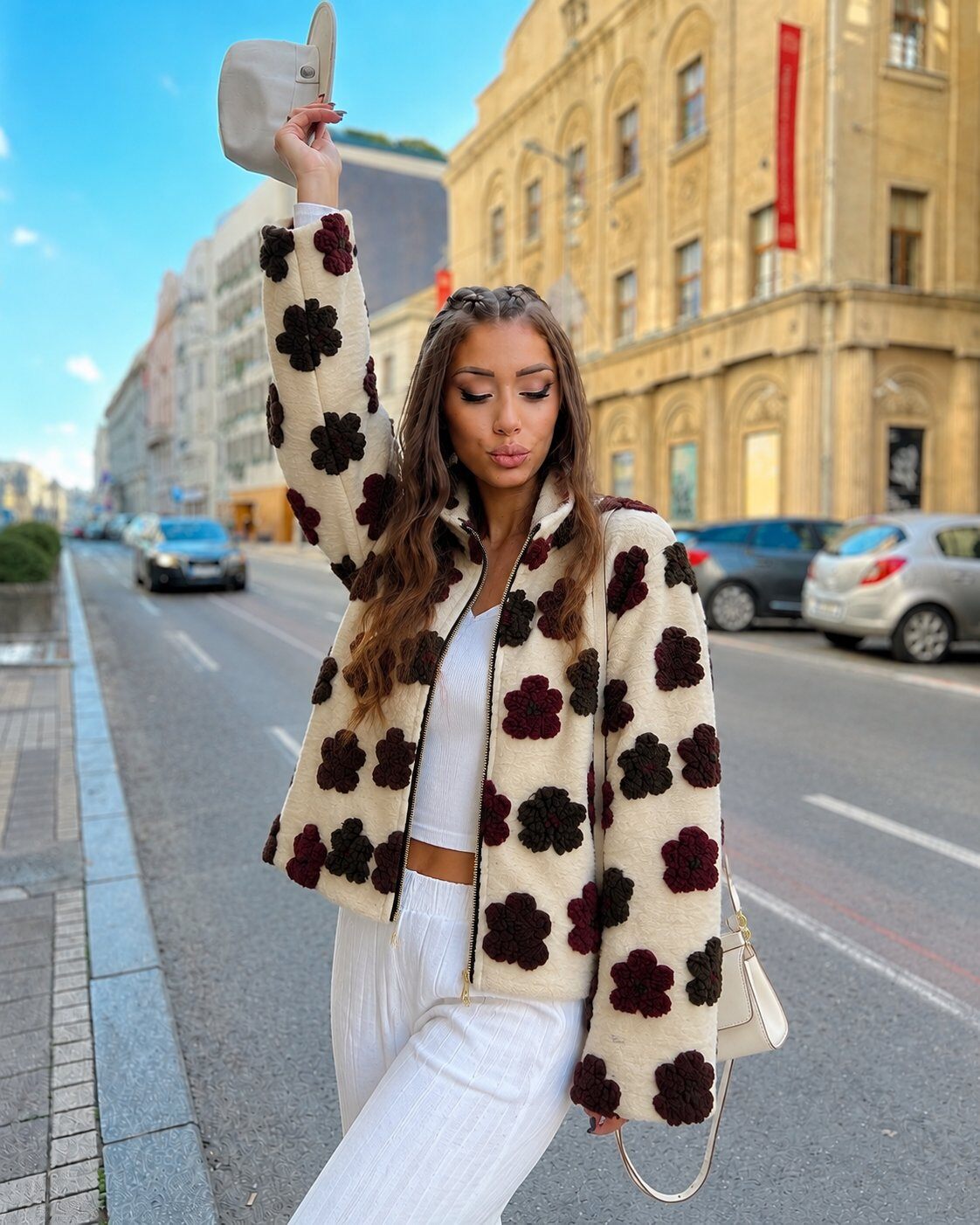 Mayorista Sweetissima - Chaqueta con cremallera y un diseño tridimensional de flores aplicadas
