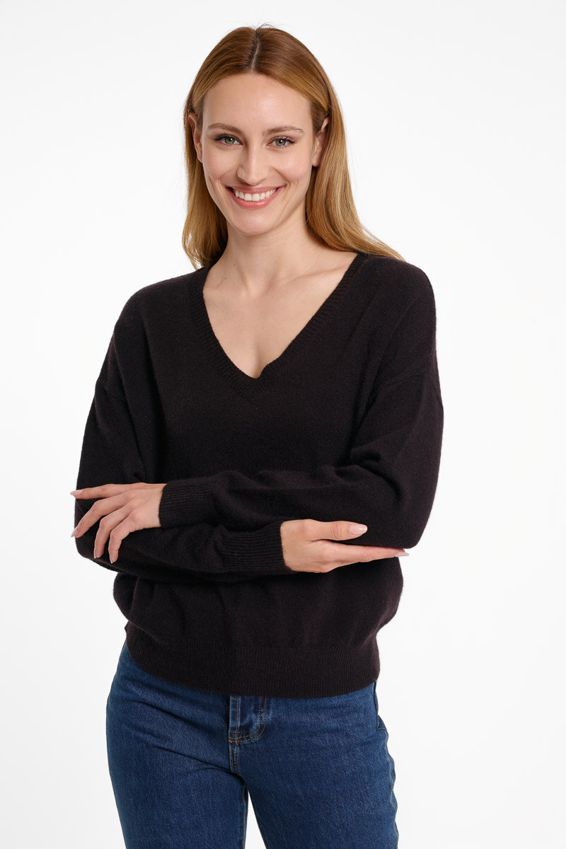 Soft knit sweater, perfect for autumn, 40% acrylic, 30% polyamide, 30% polyester, made in China.