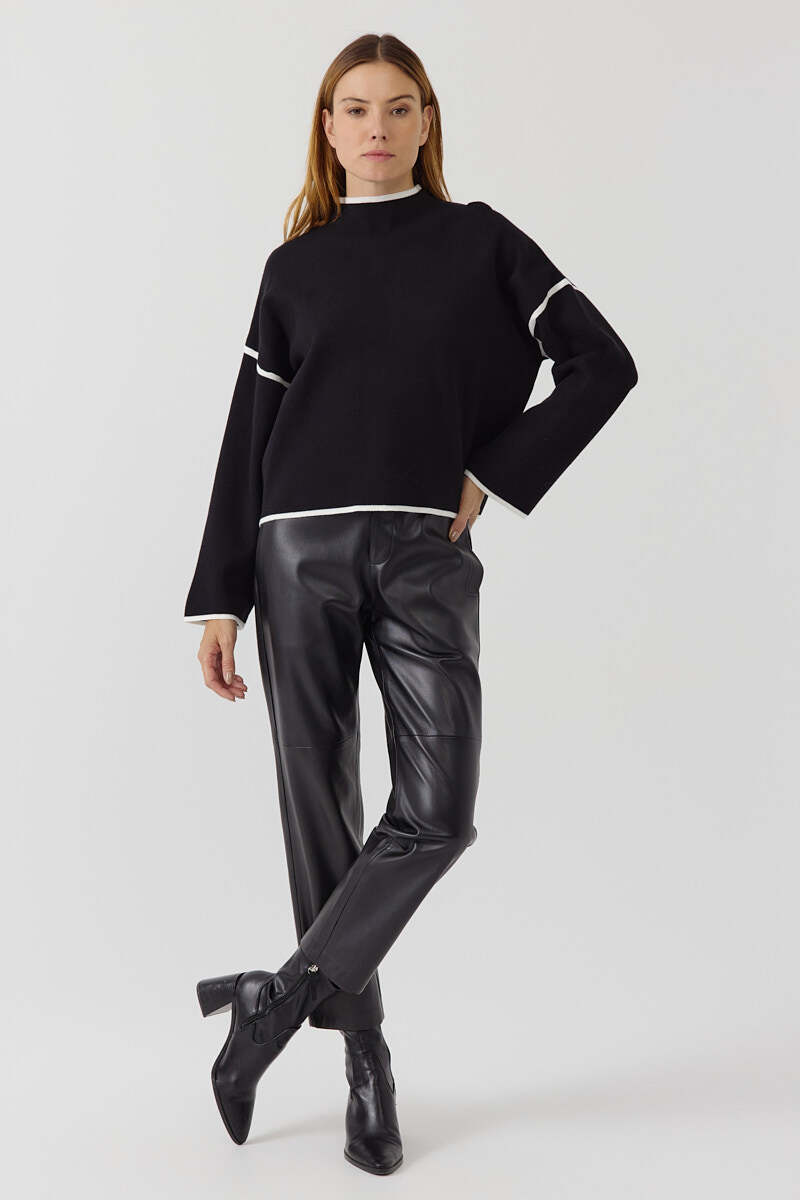 Pull en maille doux, idéal pour l'automne, composé de viscose, polyester et polyamide, fabriqué en Chine.