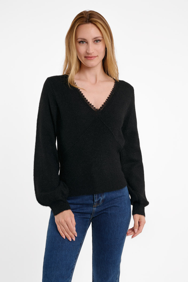 Soft knit sweater, fall/winter, made of polyester, polyamide, wool, and elastane, made in China. Eco-friendly comfort and style.