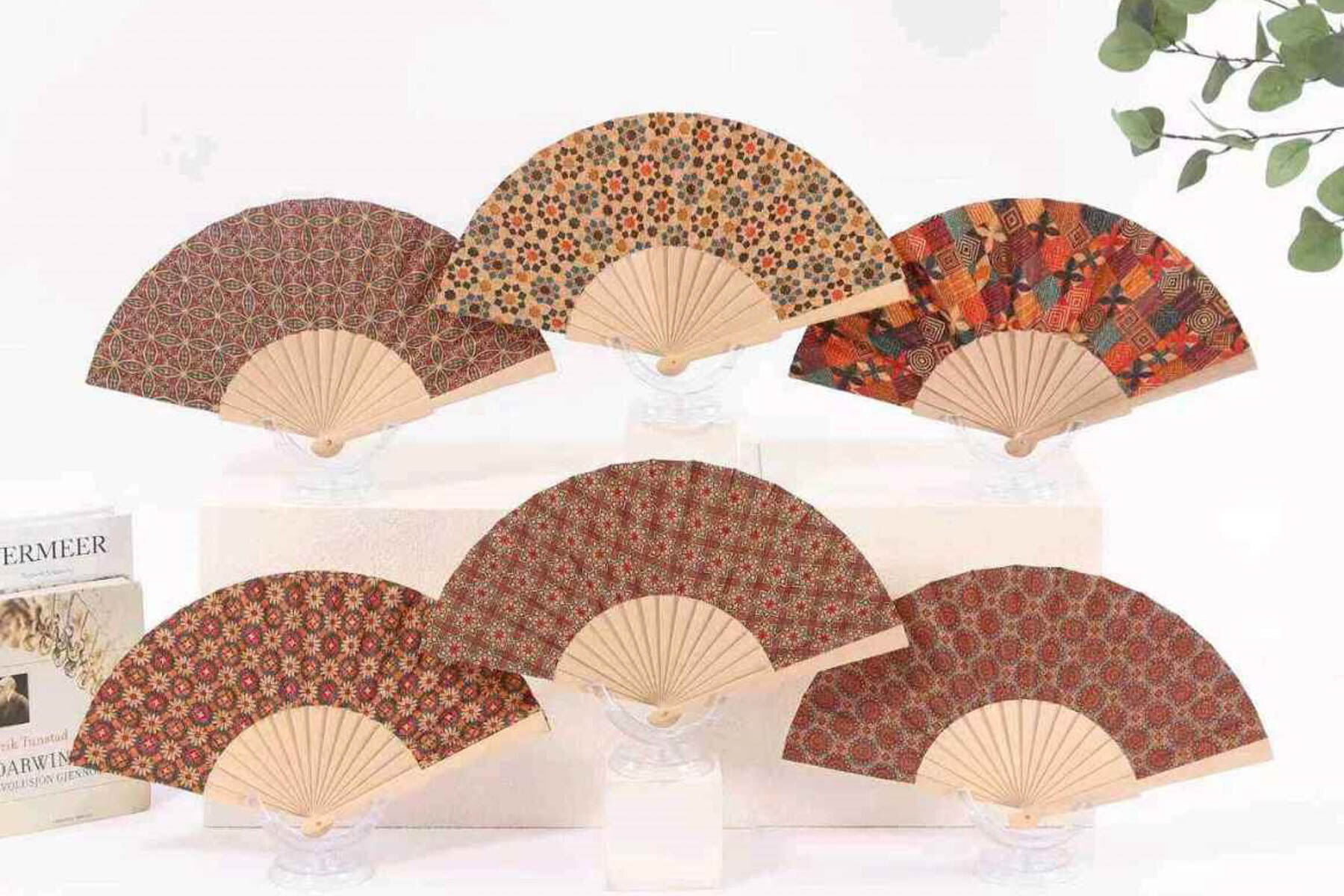 Grossiste SyStyle - Éventail pliant en bois effet liège, motifs vintage bohèmes, couleurs assorties aléatoires