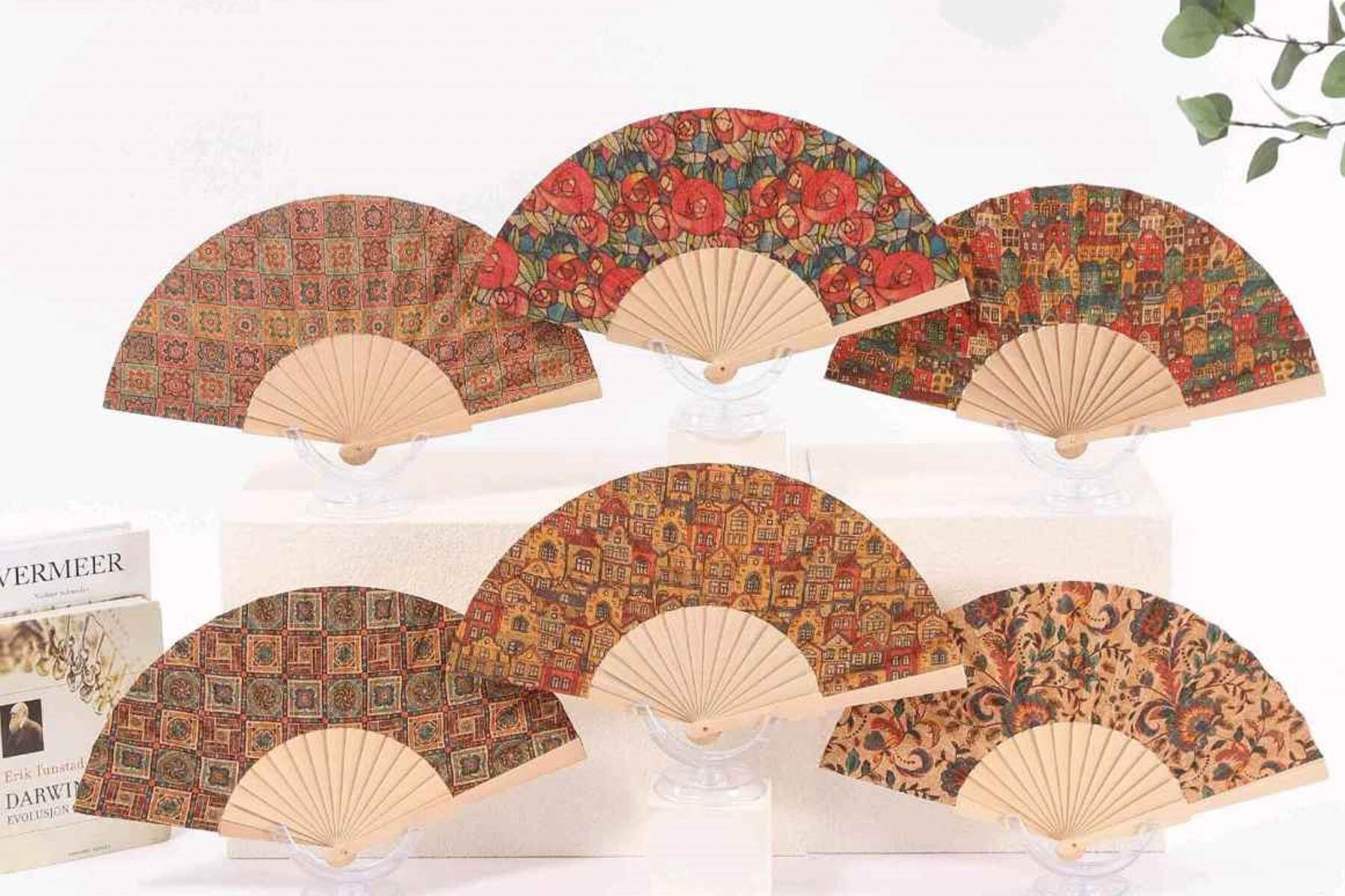 Grossiste SyStyle - Éventail pliant en bois effet liège, motifs vintage bohèmes, couleurs assorties aléatoires
