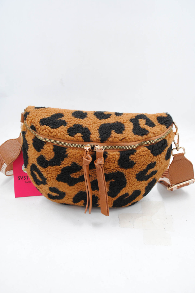 Grossiste SyStyle - SAC BANANE EN SYNTHETIQUE MOTIF LEOPARD EFFET MOUTON