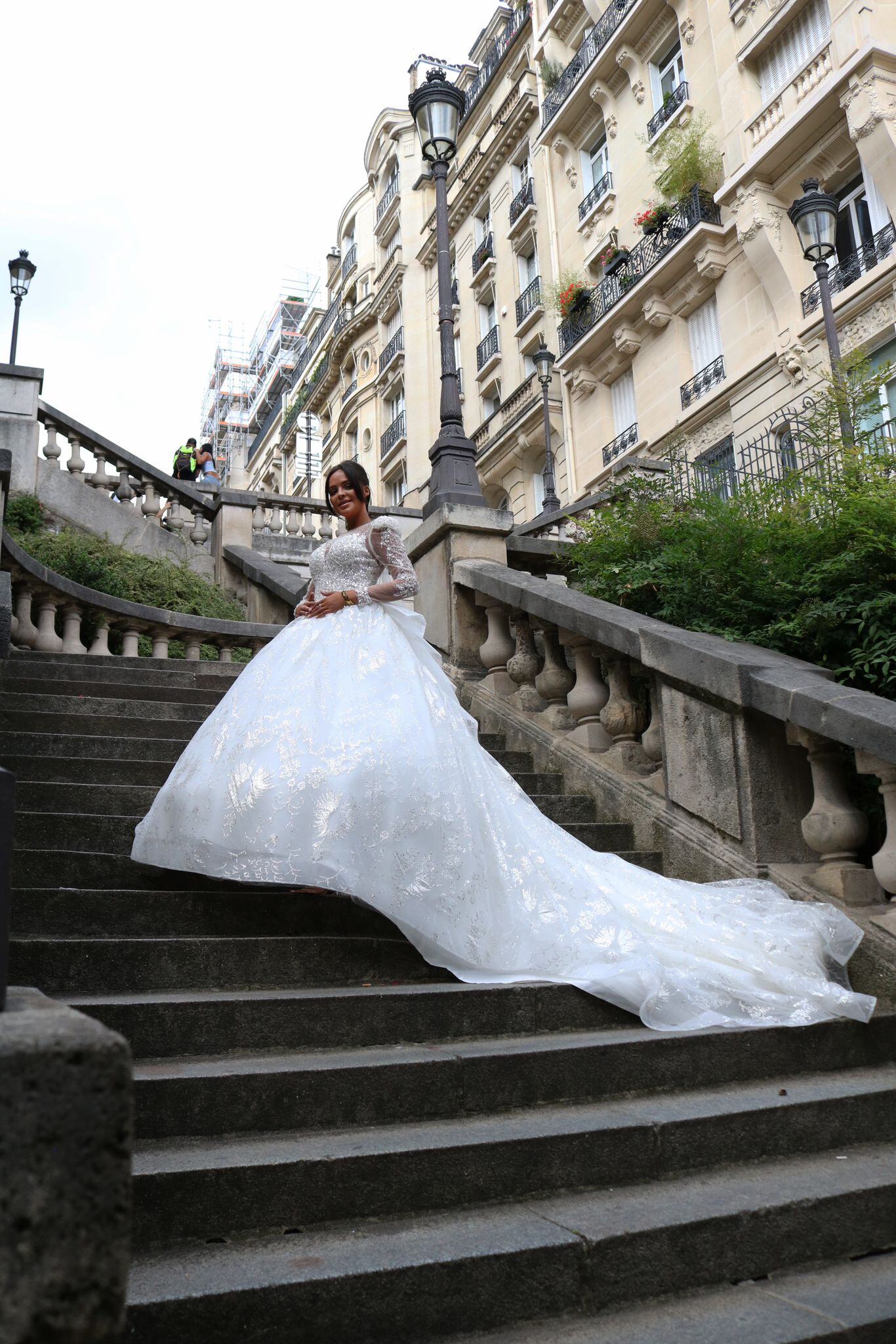 Grossiste T.L. MARIAGE - Robe de mariage avec traine et avec manche
