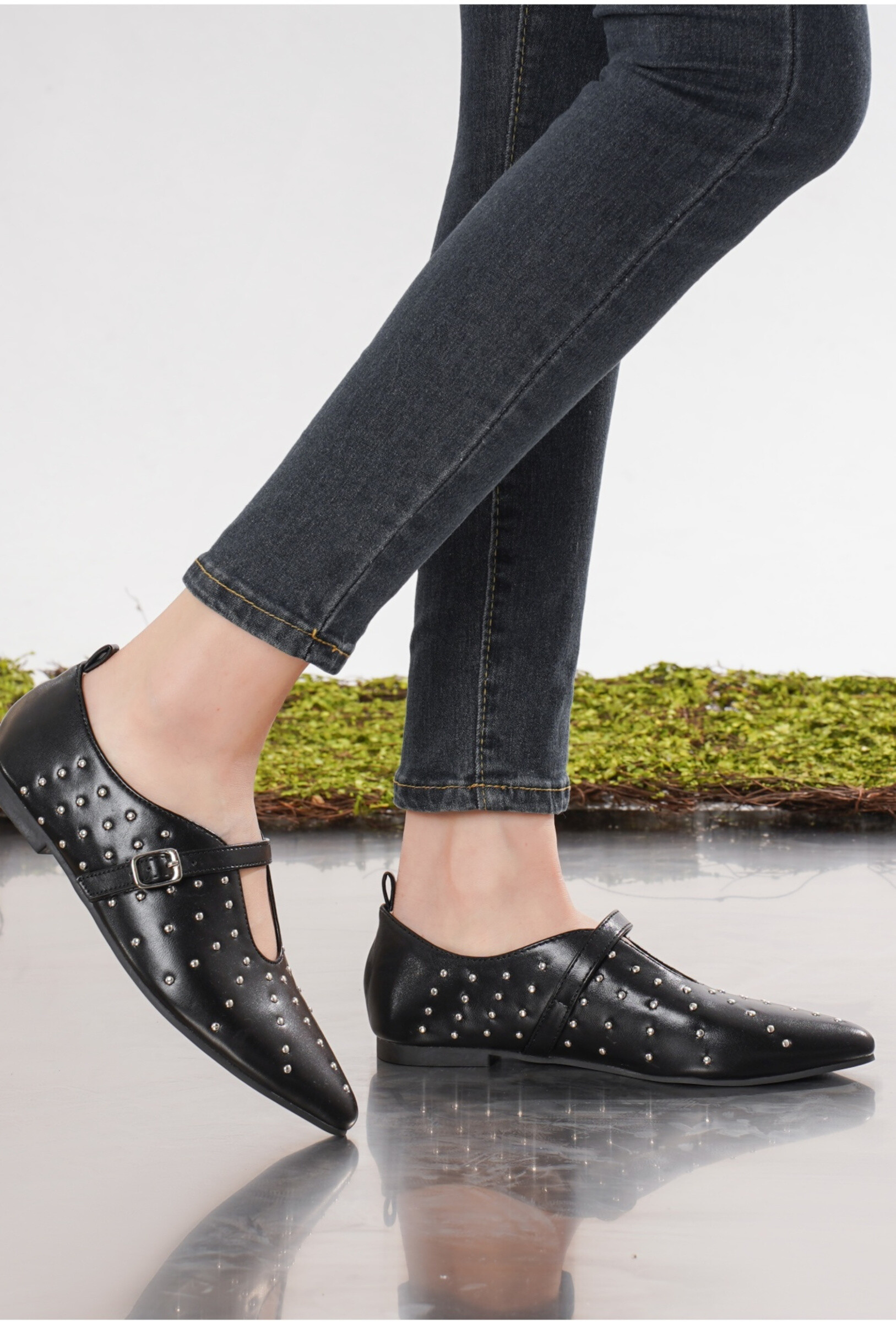 Wholesaler TANIA - C'M Paris - STUDDED POINTED BALLERINA FLATS