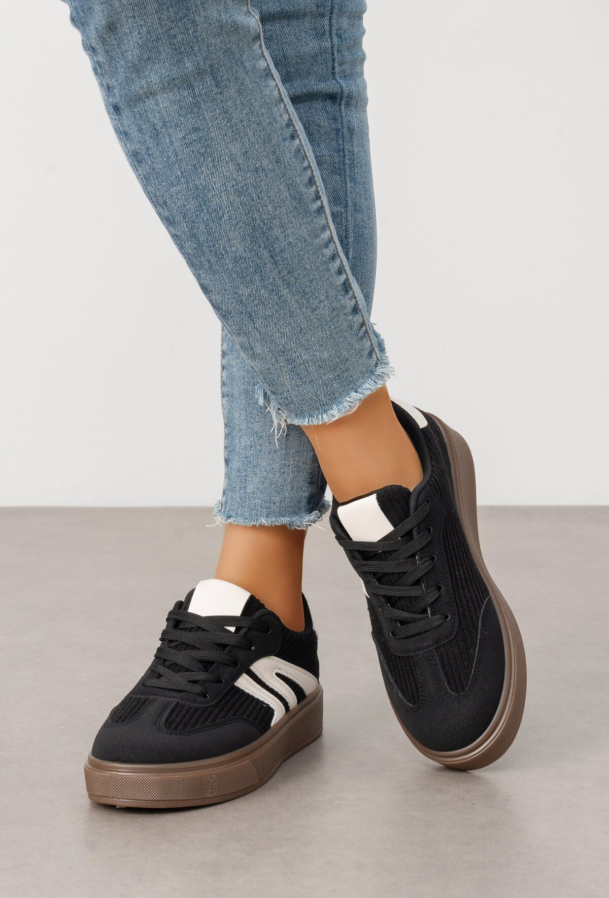 Wholesaler TANIA - C'M Paris - Sneakers