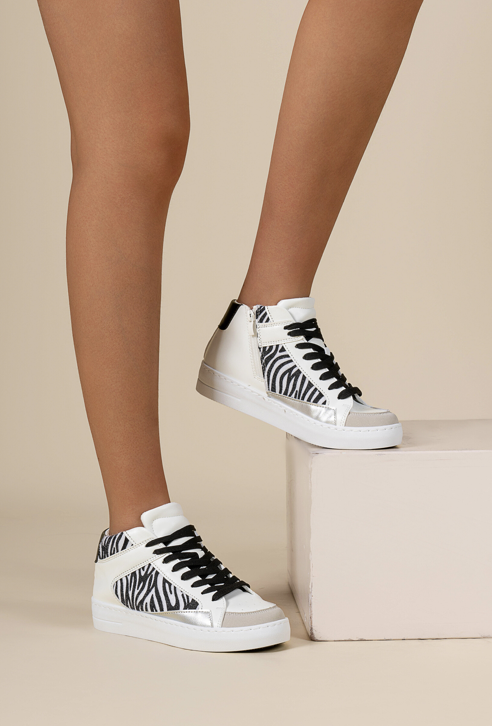 Wholesaler TANIA - C'M Paris - High-Top Sneakers with Prints