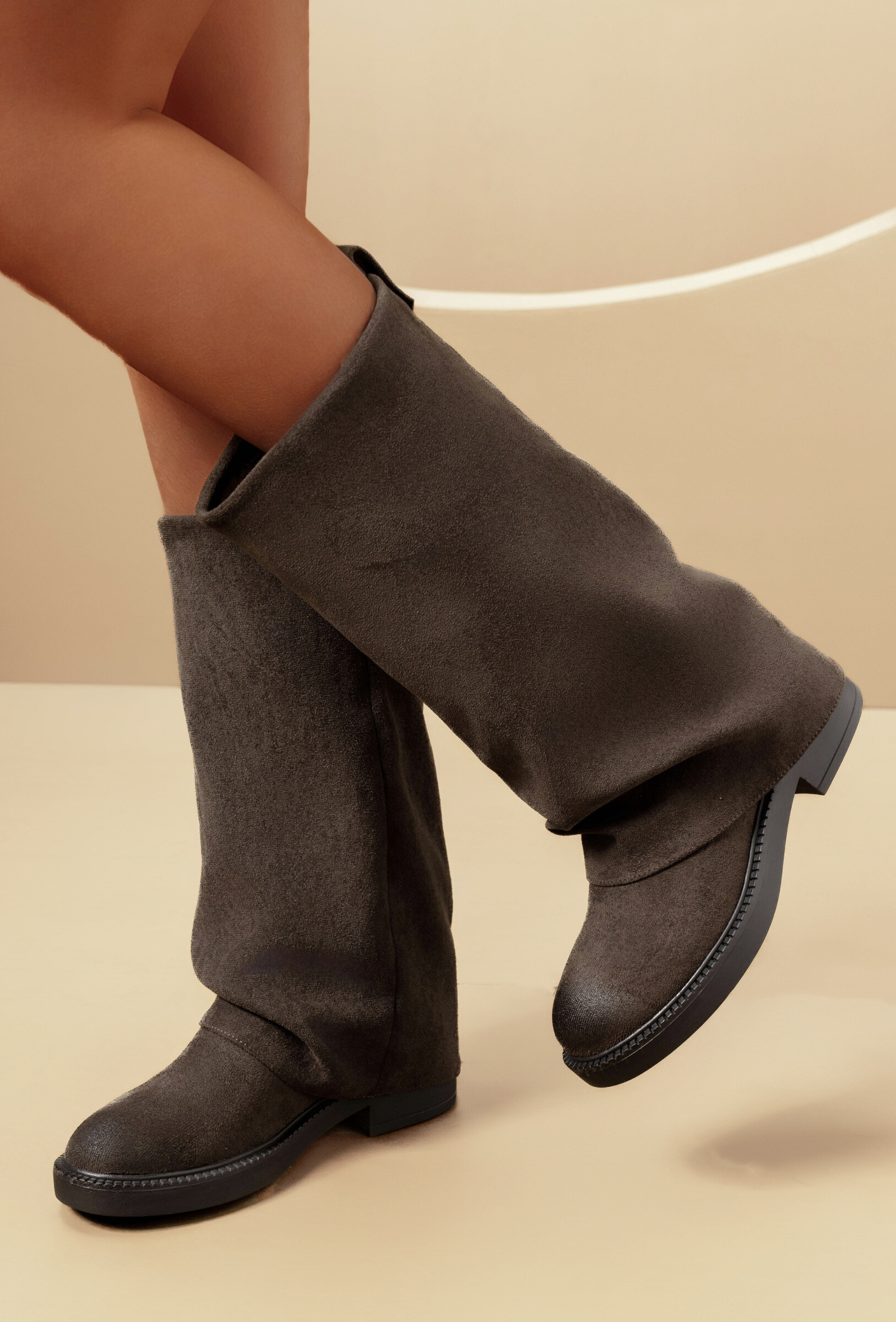 Großhändler TANIA - C'M Paris - Damenstiefel mit Wildleder-Optik, profilierte Sohle und runde Spitze