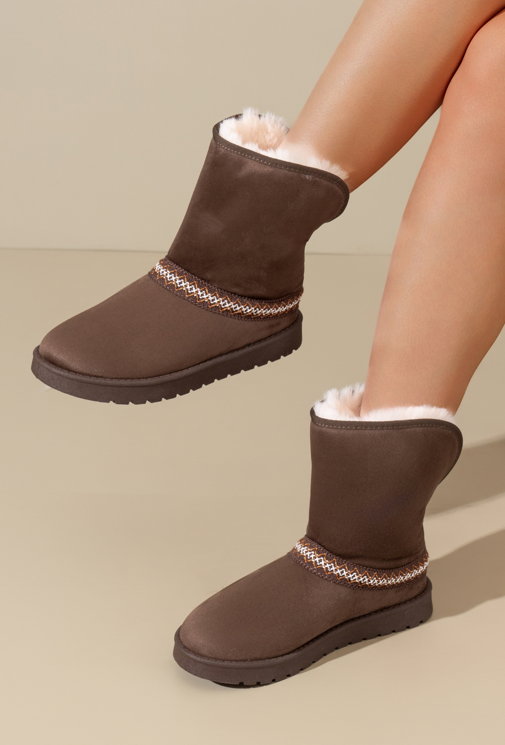 Grossiste TANIA - C'M Paris - Bottines fourrées femme hiver chaude avec bande décorative