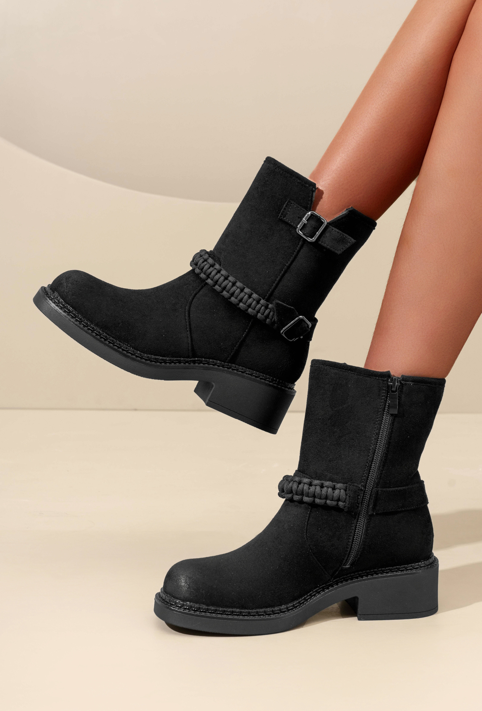 Grossiste TANIA - C'M Paris - Bottines femme en suédine semelle crantée bout rond style biker / motard
