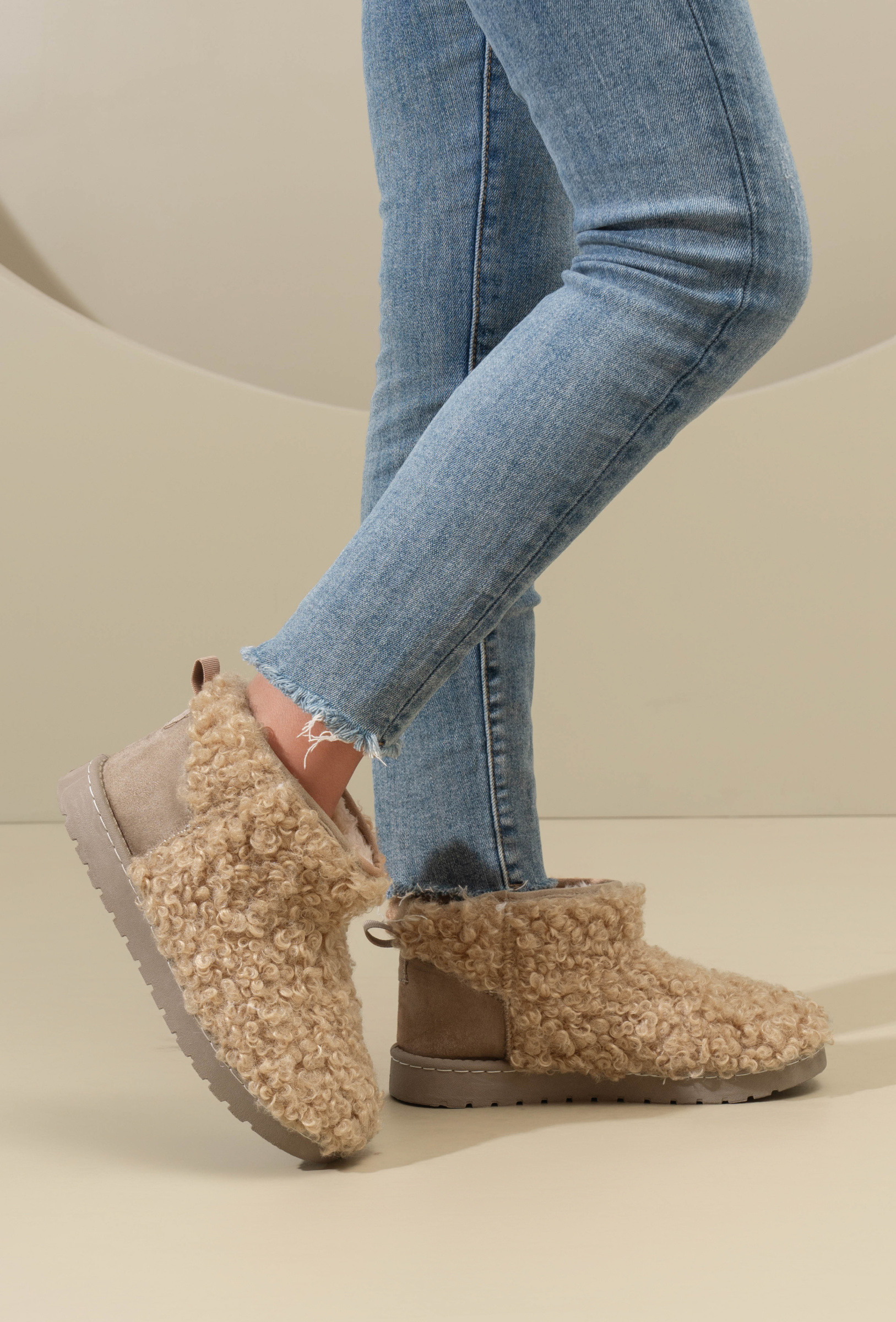 Grossiste TANIA - C'M Paris - Bottines chaudes effet mouton bouclé