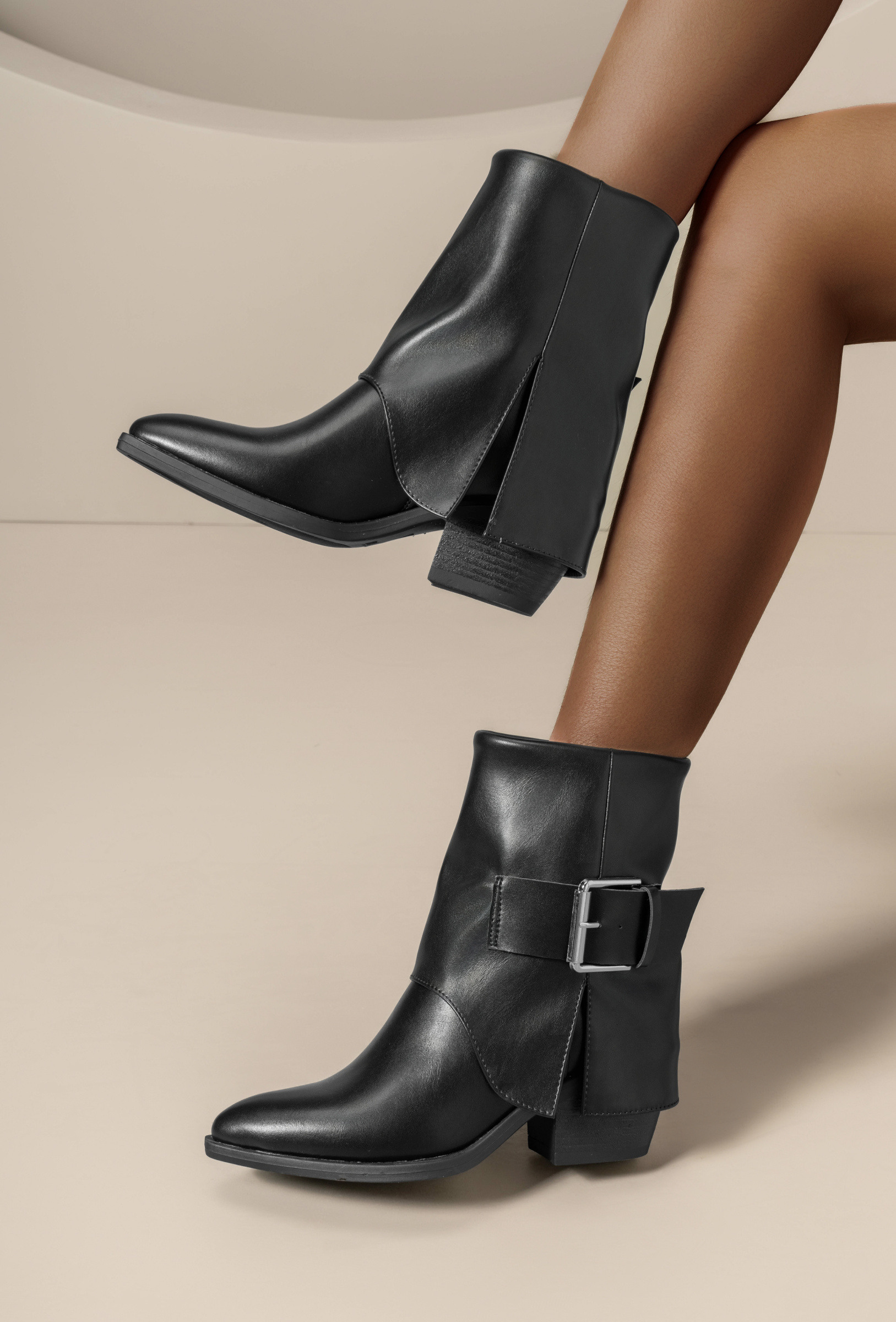 Grossiste TANIA - C'M Paris - Bottines femme à revers talon carrée style western cowboy