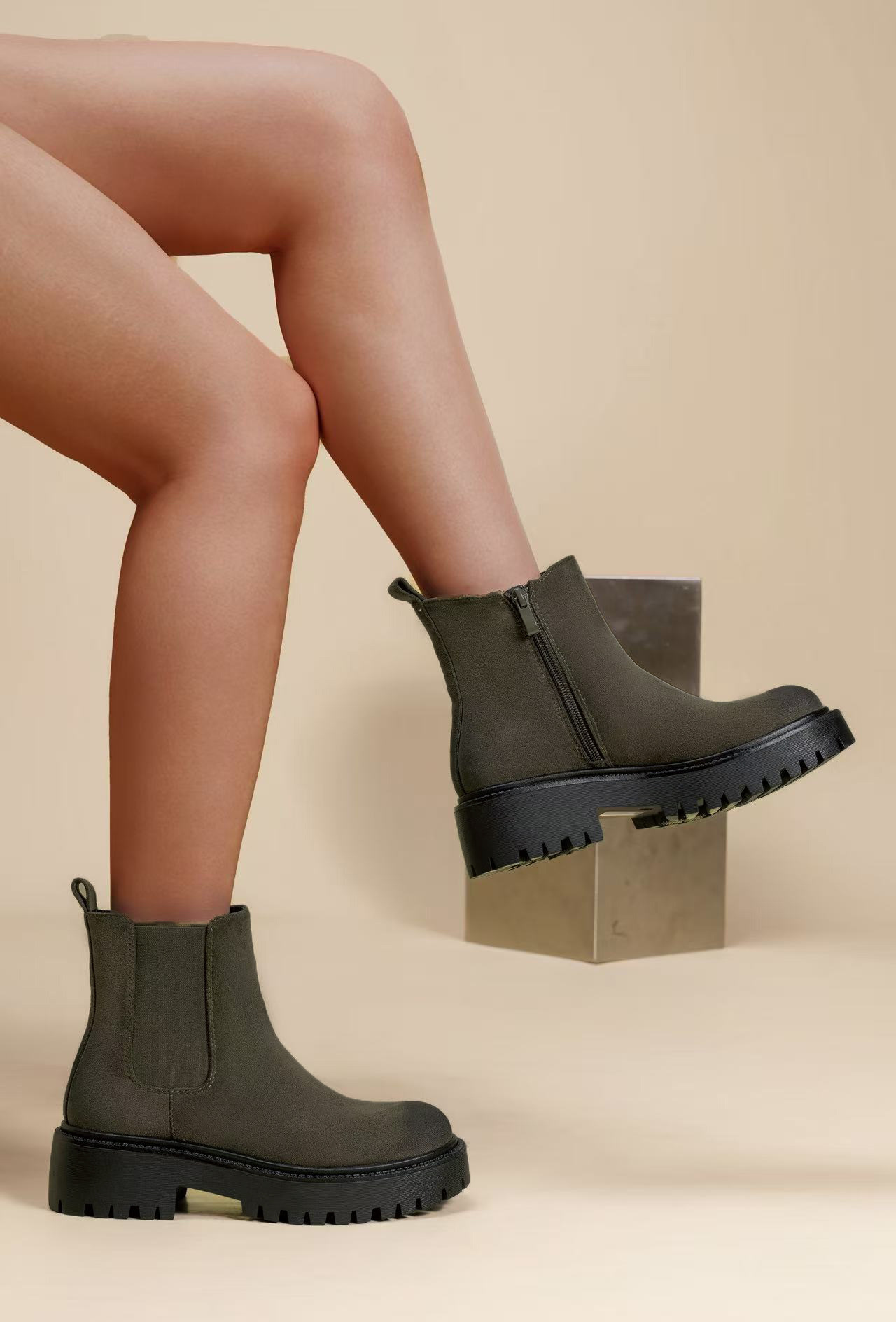 Großhändler TANIA - C'M Paris - Damen Chelsea Boots aus Wildlederimitat mit Profilsohle