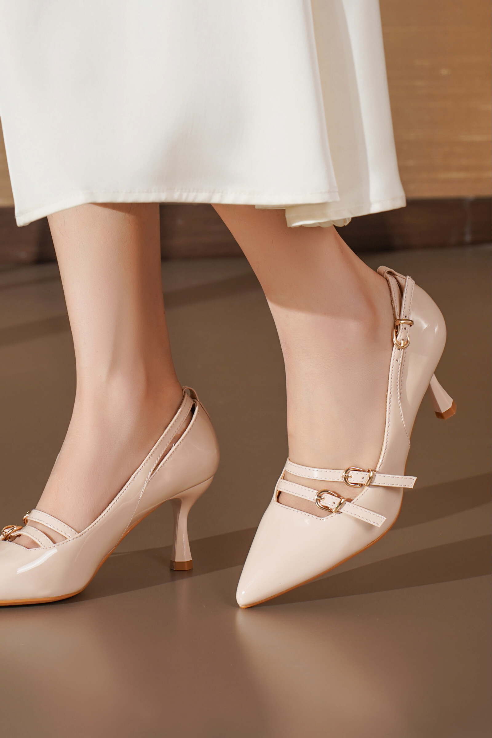 Wholesaler TANIA - C'M Paris - DECORATIVE STRAP PUMPS