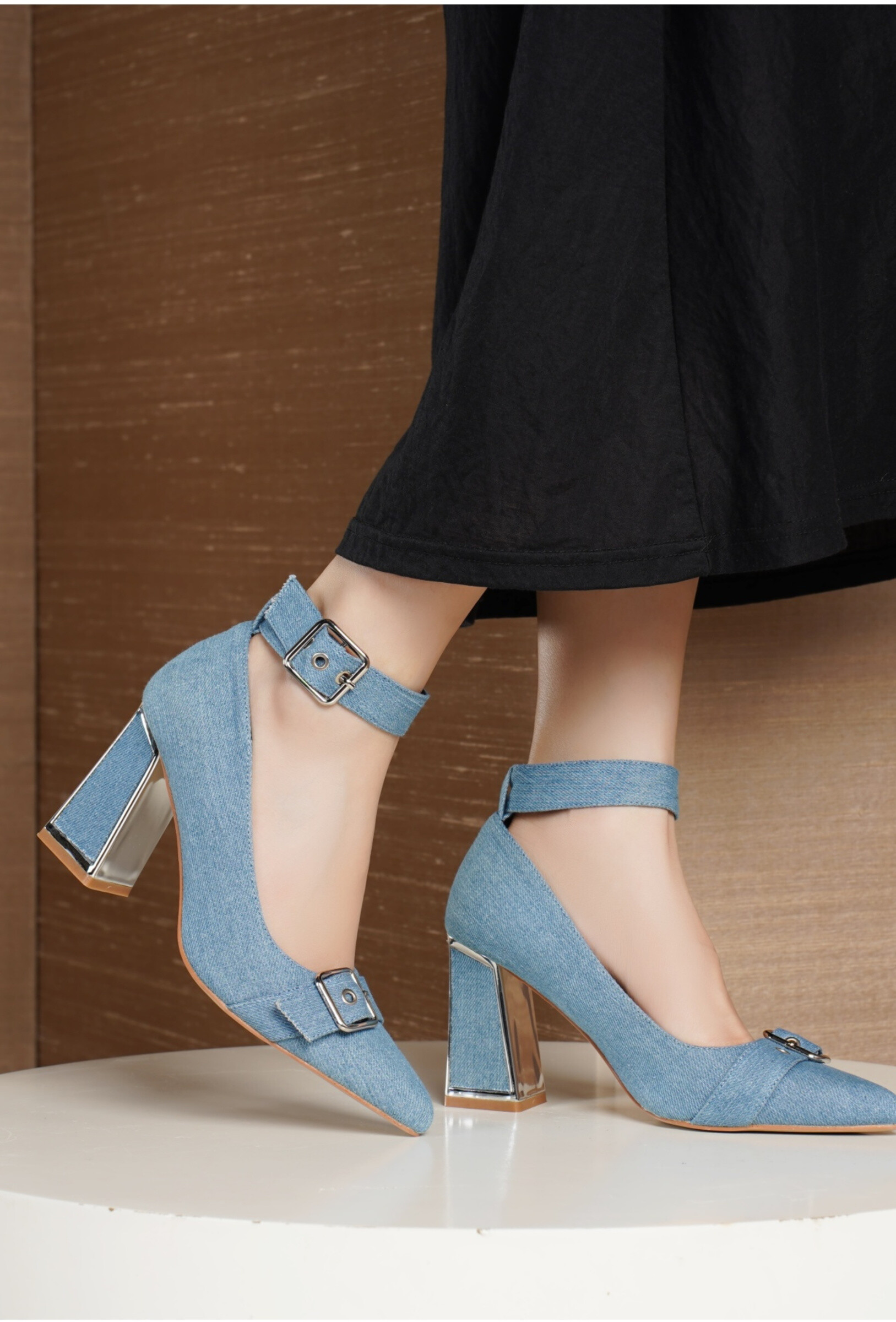 Wholesaler TANIA - C'M Paris - POINTED TOE PUMPS WITH ANKLE STRAP
