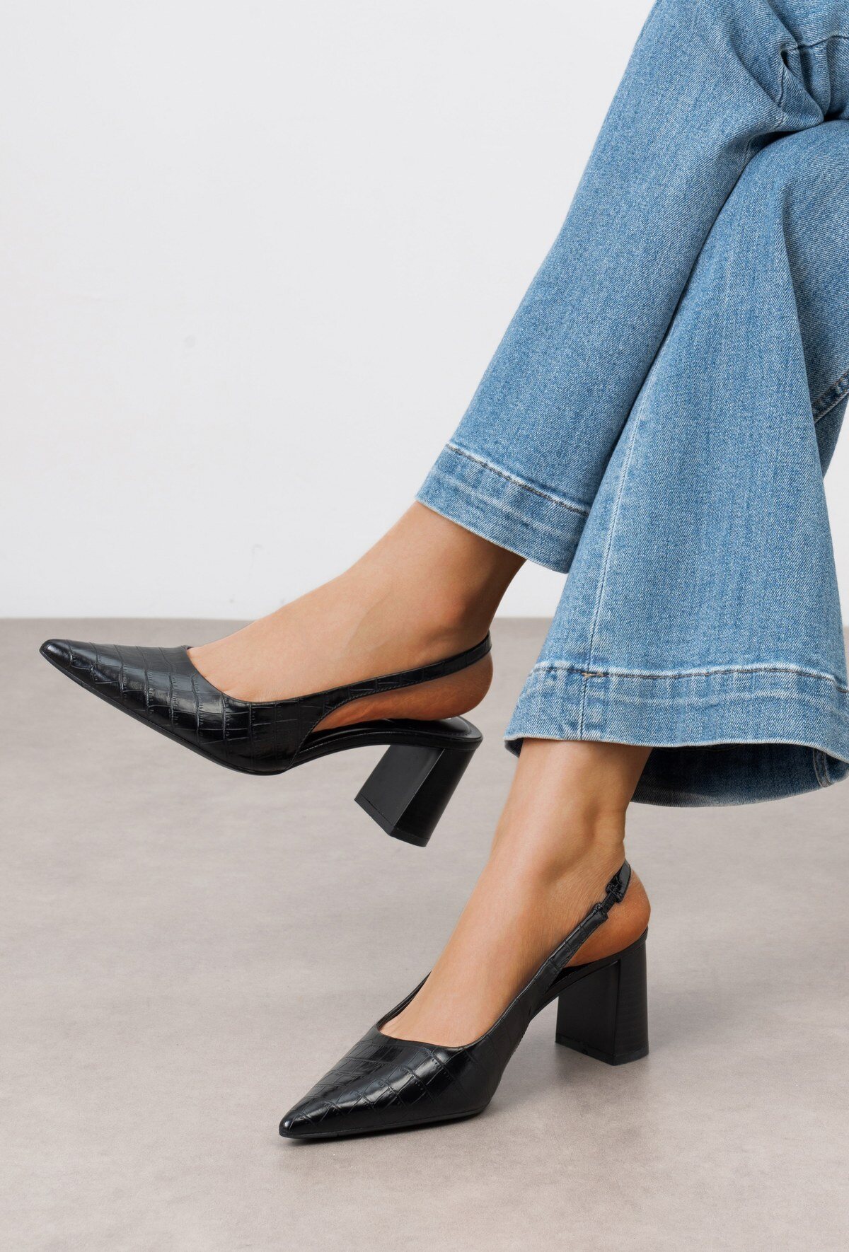Grossista TANIA - C'M Paris - Décolleté slingback effetto coccodrillo con tacco a rocchetto