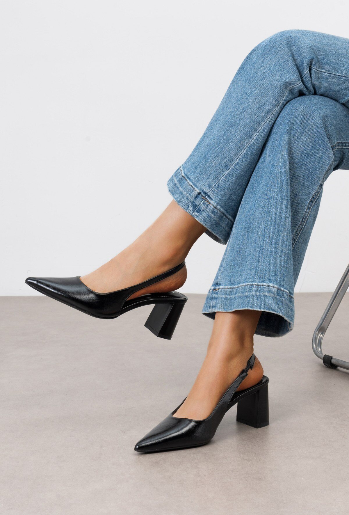 Grossista TANIA - C'M Paris - Décolleté slingback con tacco a rocchetto svasato