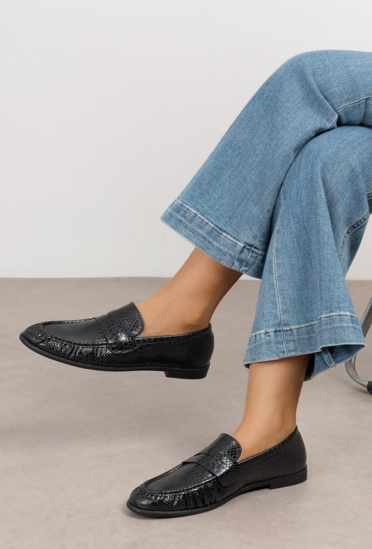 Großhändler TANIA - C'M Paris - Penny-Loafer im Python-Look