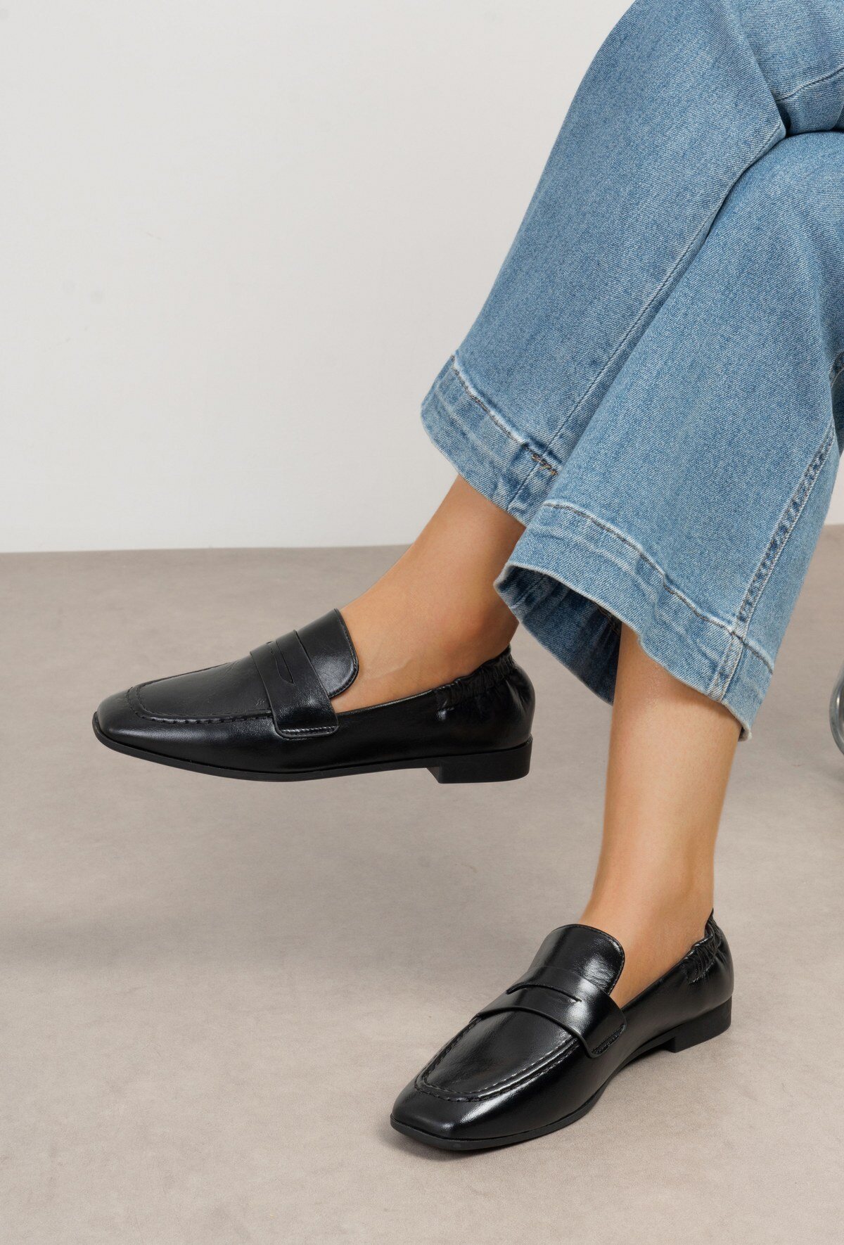 Wholesaler TANIA - C'M Paris - Ruched loafers with pointed toe