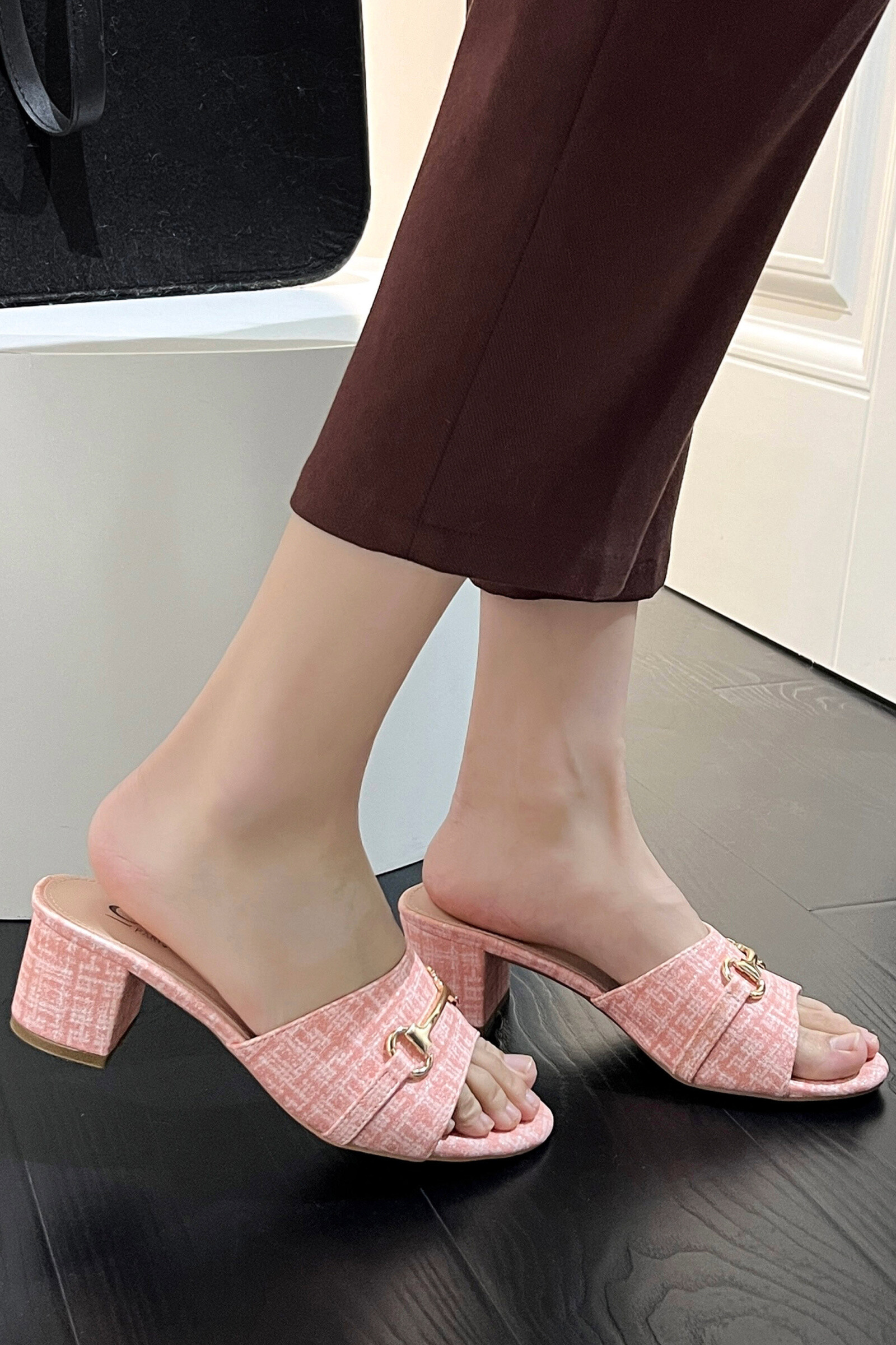 Wholesaler TANIA - C'M Paris - MULES HEAD BLOCK