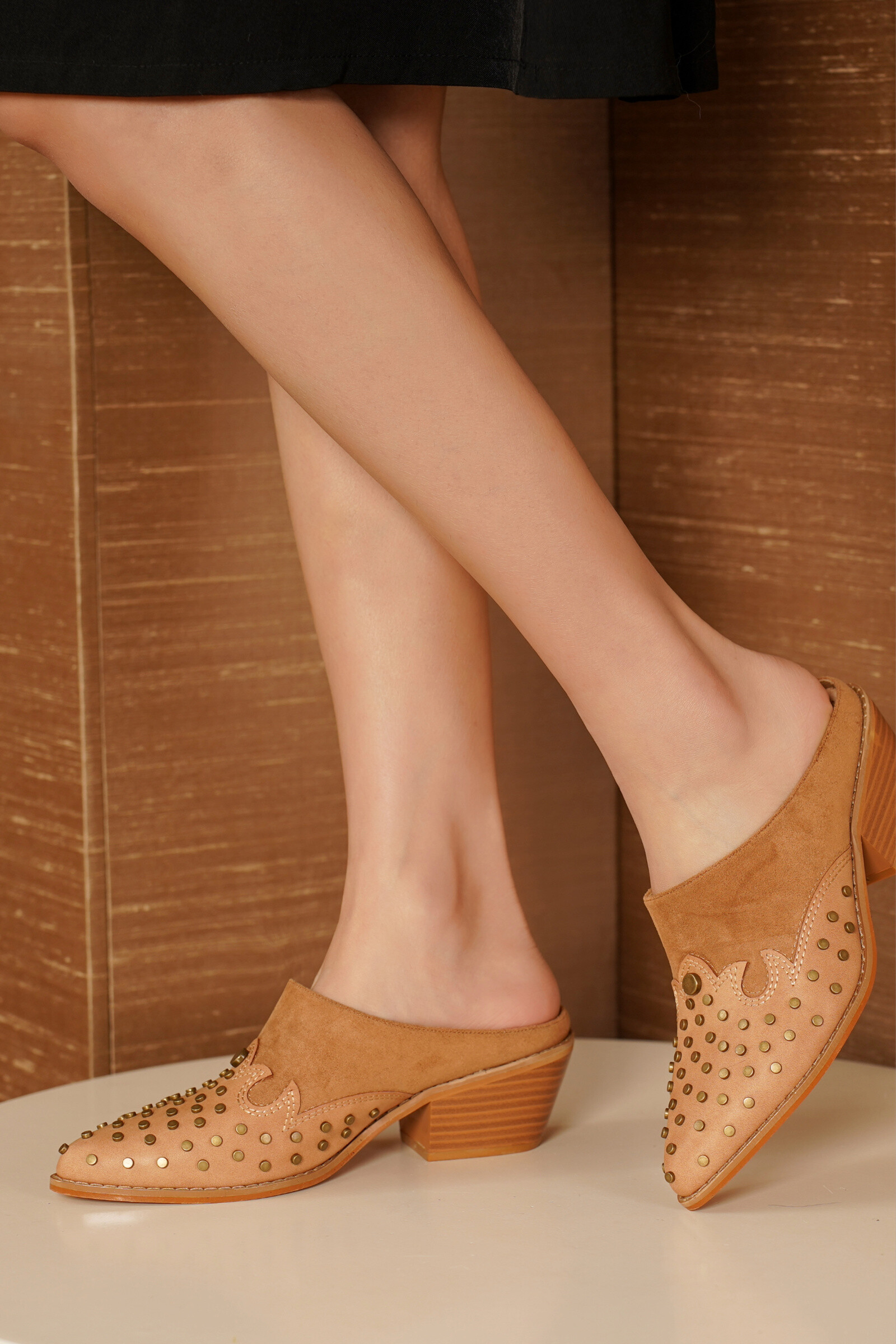 Wholesaler TANIA - C'M Paris - Western style hooves in suedine with nails