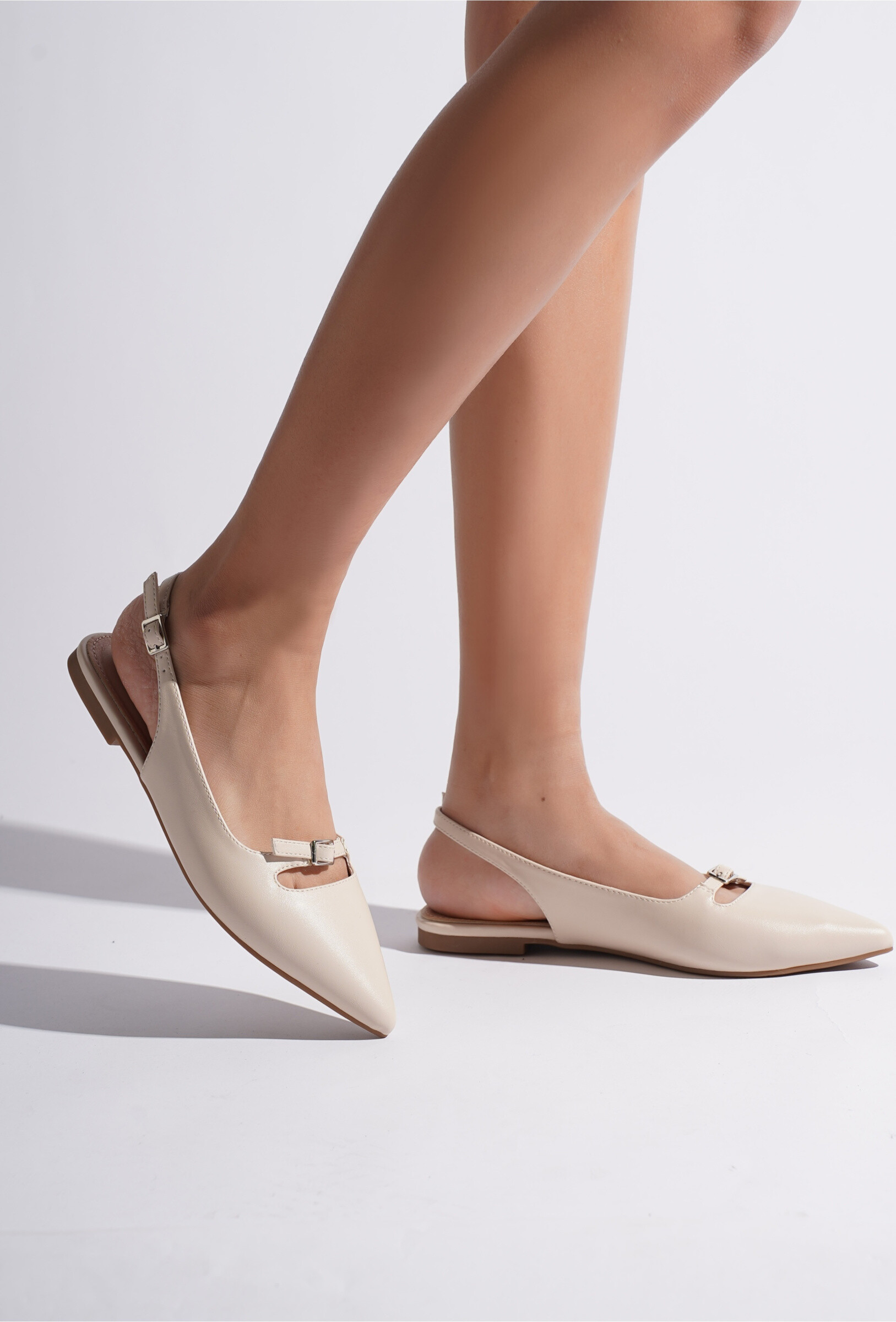 Grossiste TANIA - C'M Paris - sandales slingback plates pointues avec bride
