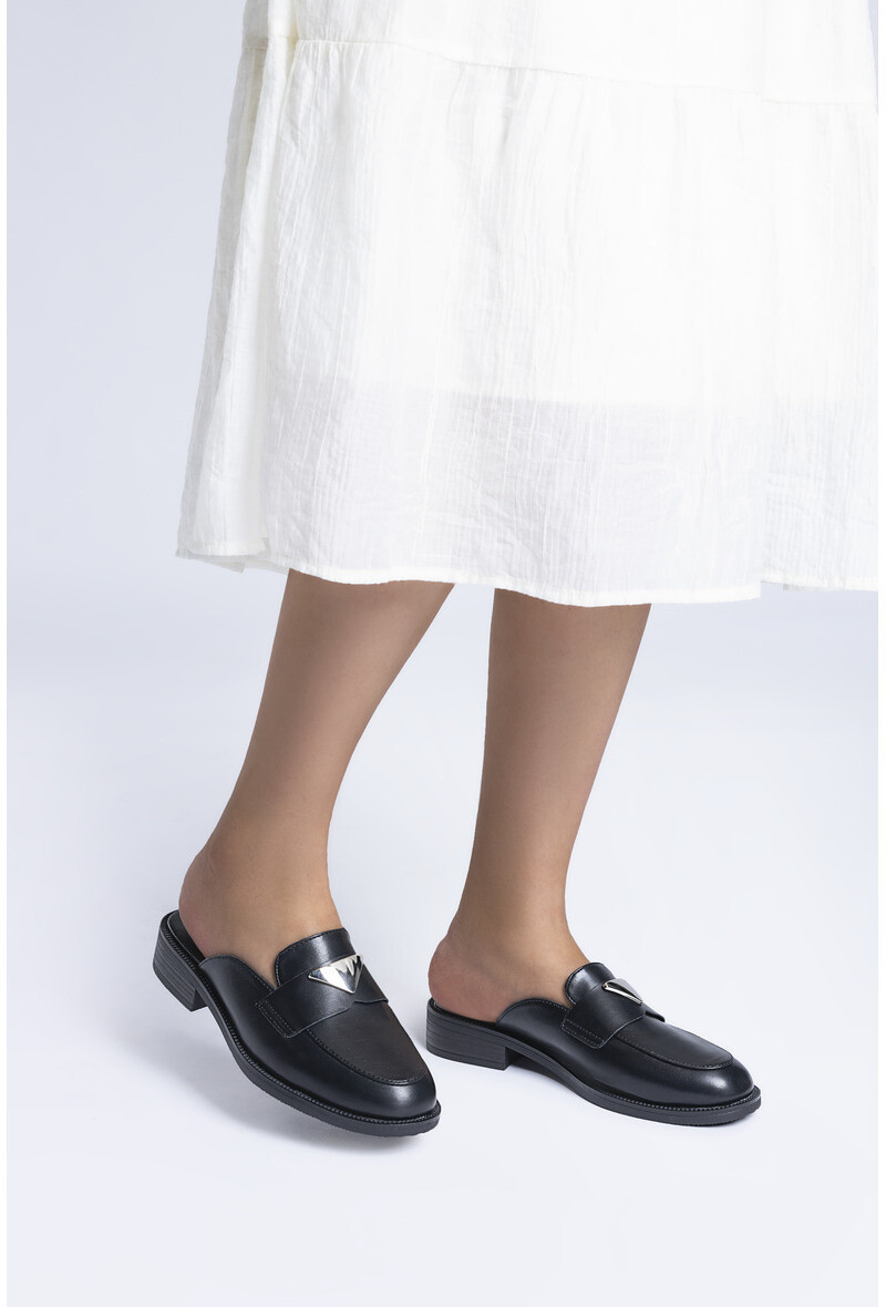 Wholesaler TANIA - C'M Paris - mules with plate