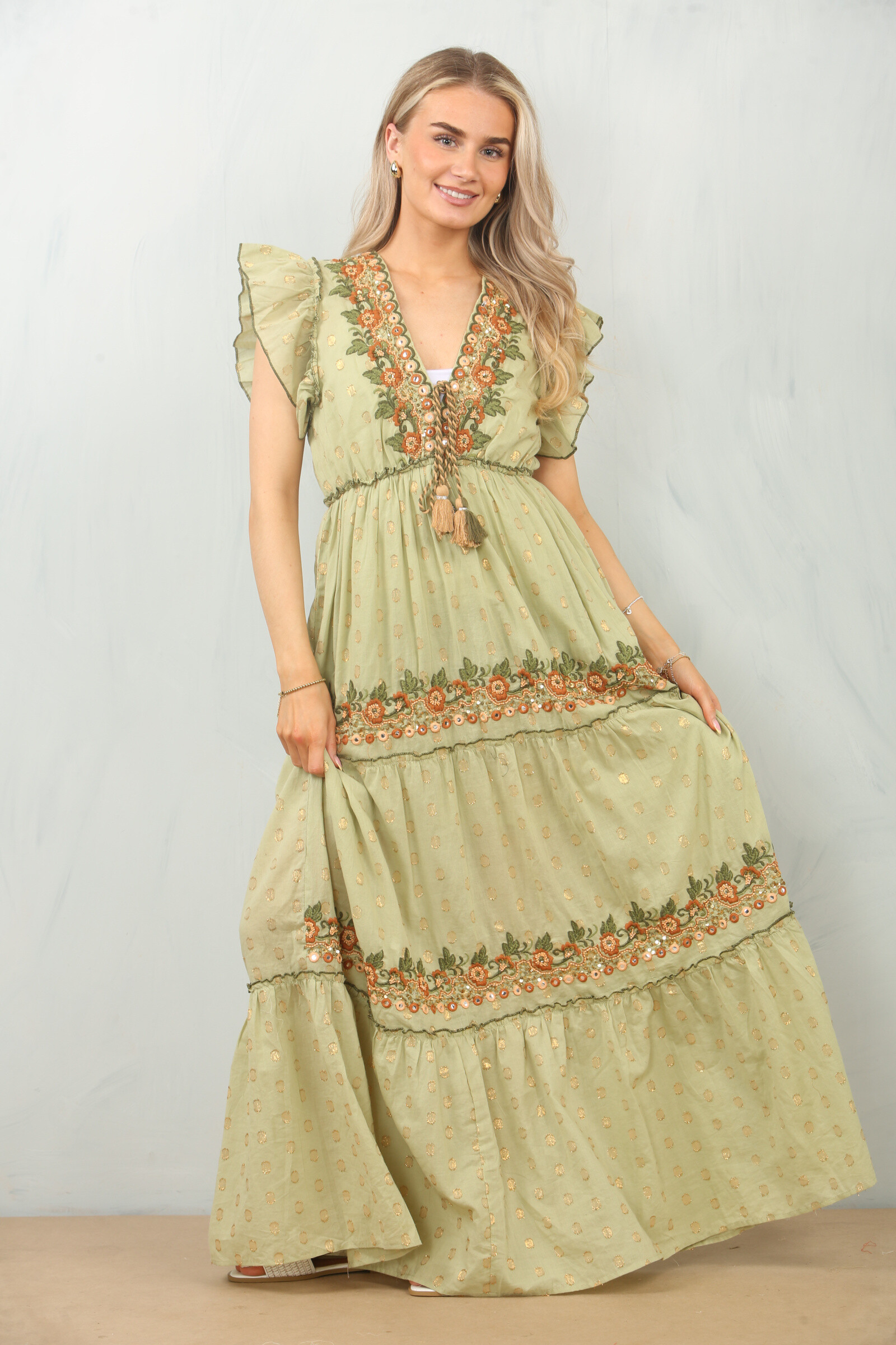 Grossista TANISHA - Abito ricamato floreale e raffinatezza romantica in lurex da T2014
