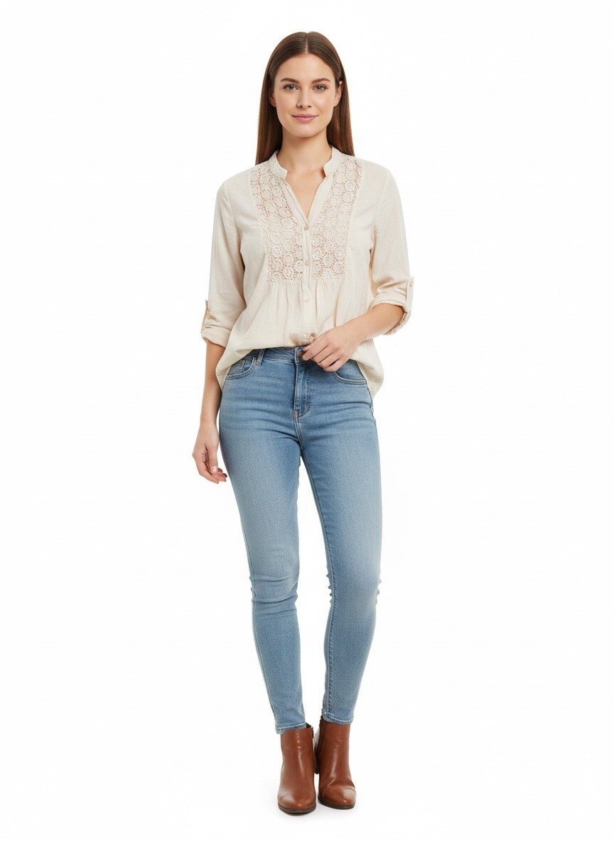 Grossiste TDI FASHION - Chemisier doux avec empiècement en dentelle sur le devant, col mao et manches 3/4 retroussables