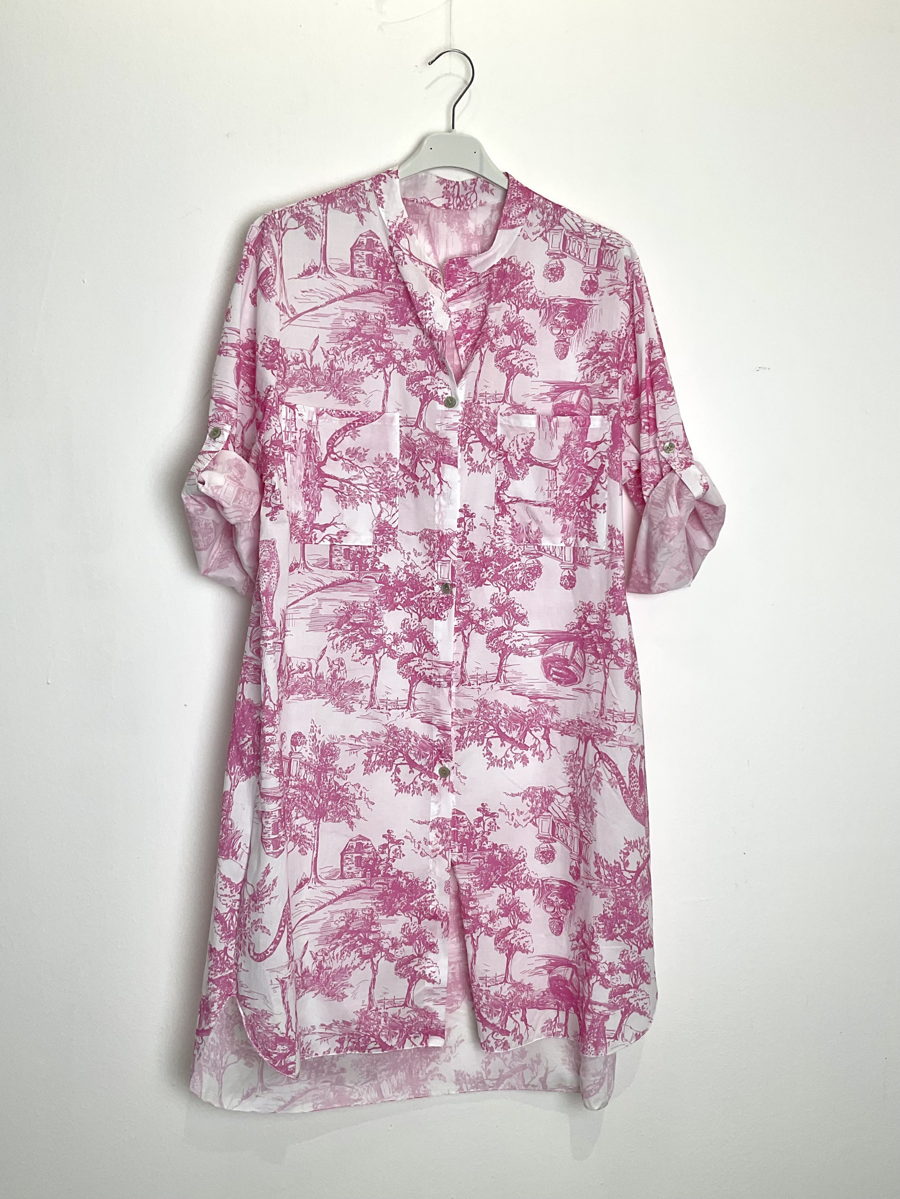 Mayorista TDI FASHION - Vestido camisero de mujer blanco y azul con estampado de paisaje, botones frontales y mangas ajustables