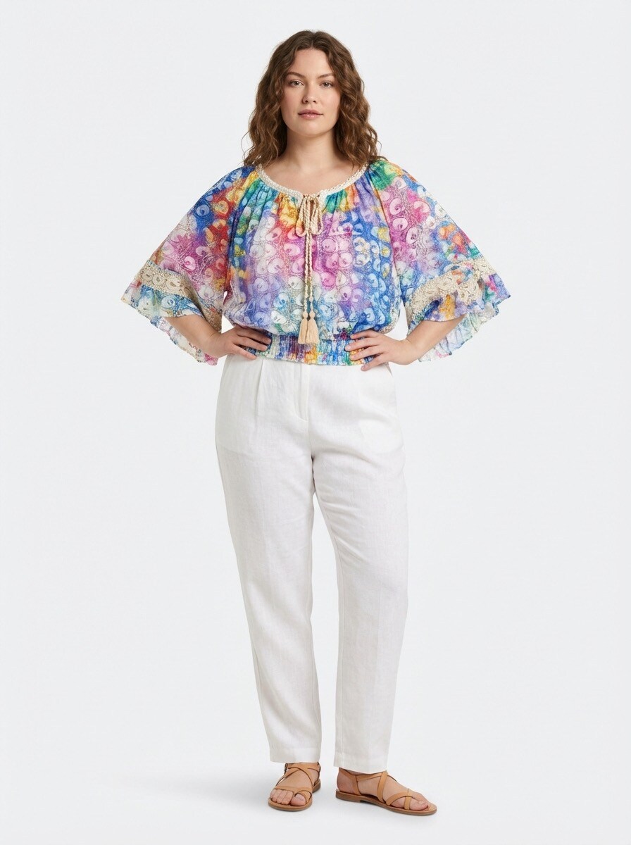 Grossista TDI FASHION - Blusa morbida con scollo arricciato, laccetti con nappine e maniche a mantella