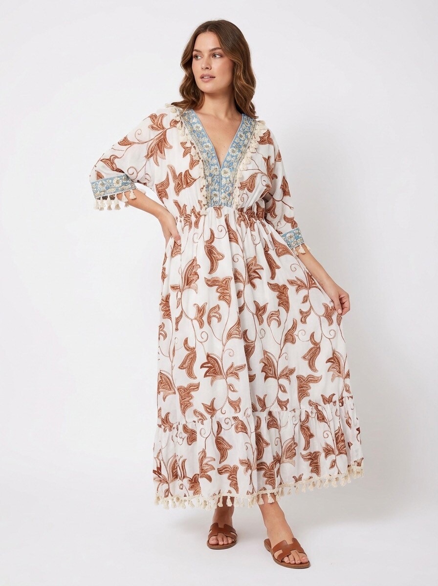 Grossista TDI FASHION - Abito maxi boho con scollo a V, vita regolabile e bordure ricamate