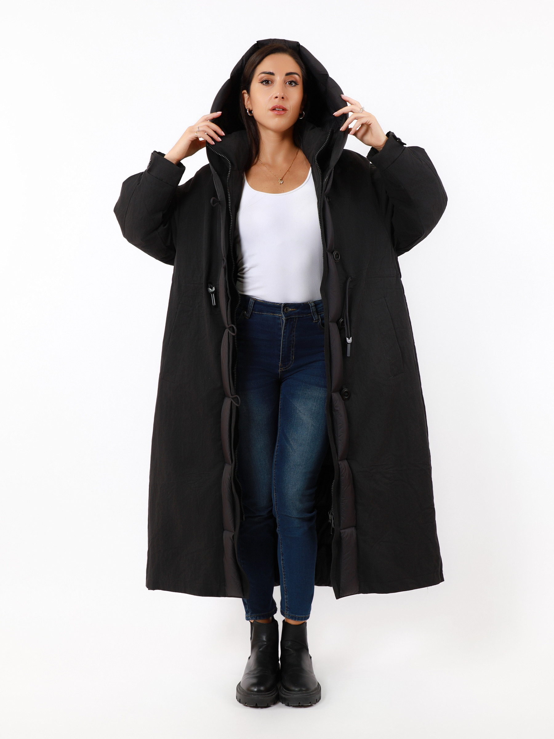 Wholesaler TDI FASHION - Long black women's puffer coat with hood and drawstring – elegant winter jacket