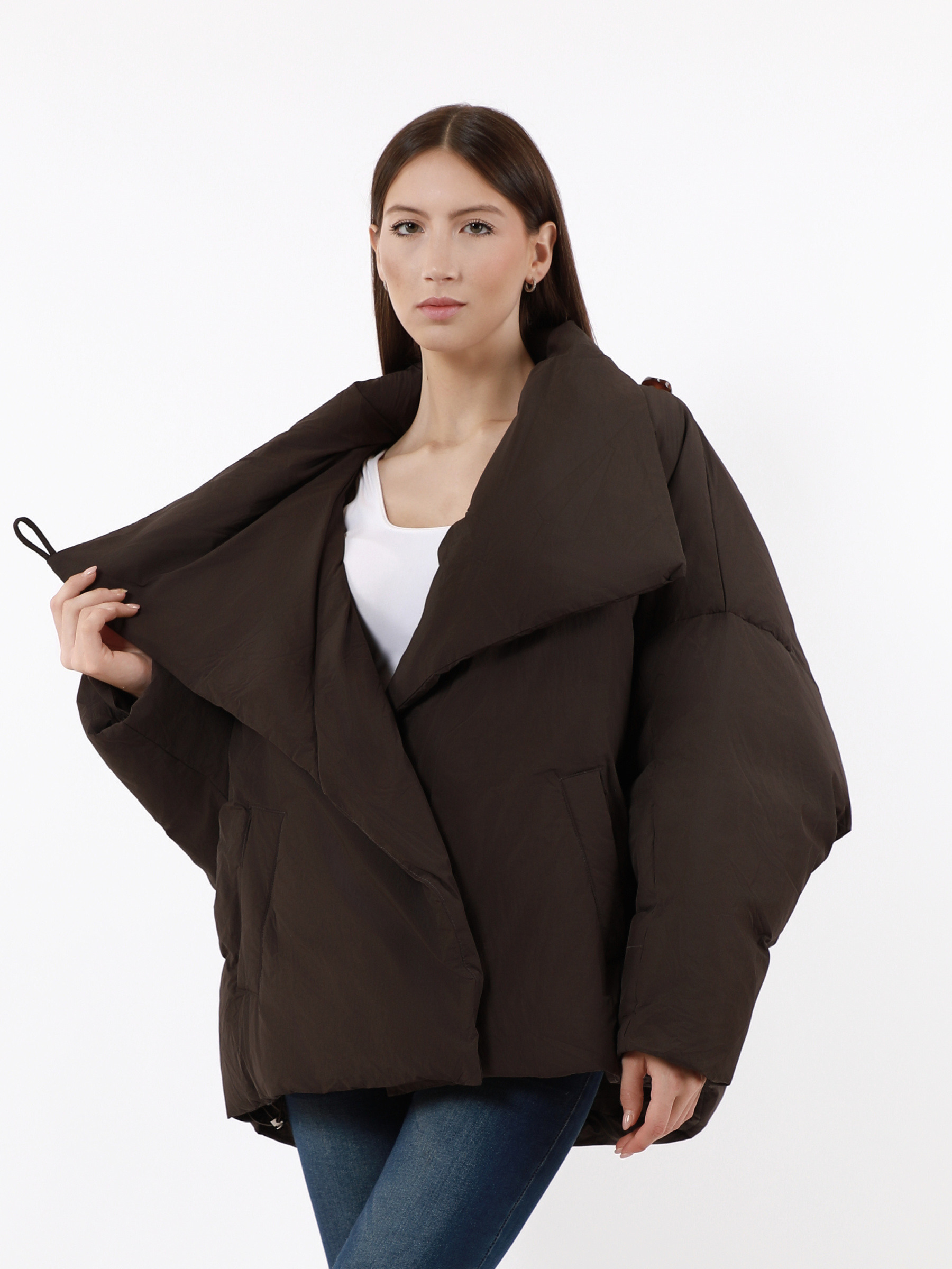 Wholesaler TDI FASHION - Women's Short Oversized Puffer Jacket with Maxi Wrap Collar – Brown