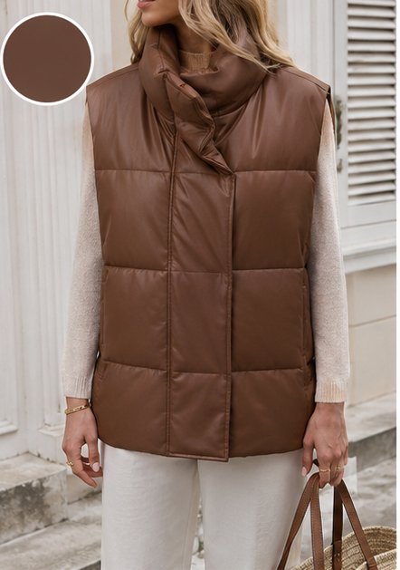 Grossiste TDI FASHION - Gilet Matelassé Femme Effet Cuir – Sans Manches Oversize avec Col Montant Grossiste TDI FASHION - Gilet Matelassé Femme Effet Cuir – Sans Manches Oversize avec Col Montant
