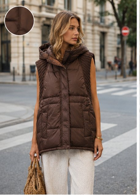 Grossiste TDI FASHION - Gilet Matelassé Femme avec Capuche et Inserts en Maille – Sans Manches Oversize Grossiste TDI FASHION - Gilet Matelassé Femme avec Capuche et Inserts en Maille – Sans Manches Oversize