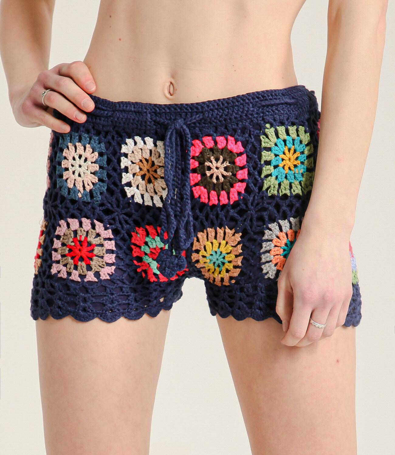 Grossista TDI FASHION - Gonna corta crochet multicolor con vita regolabile