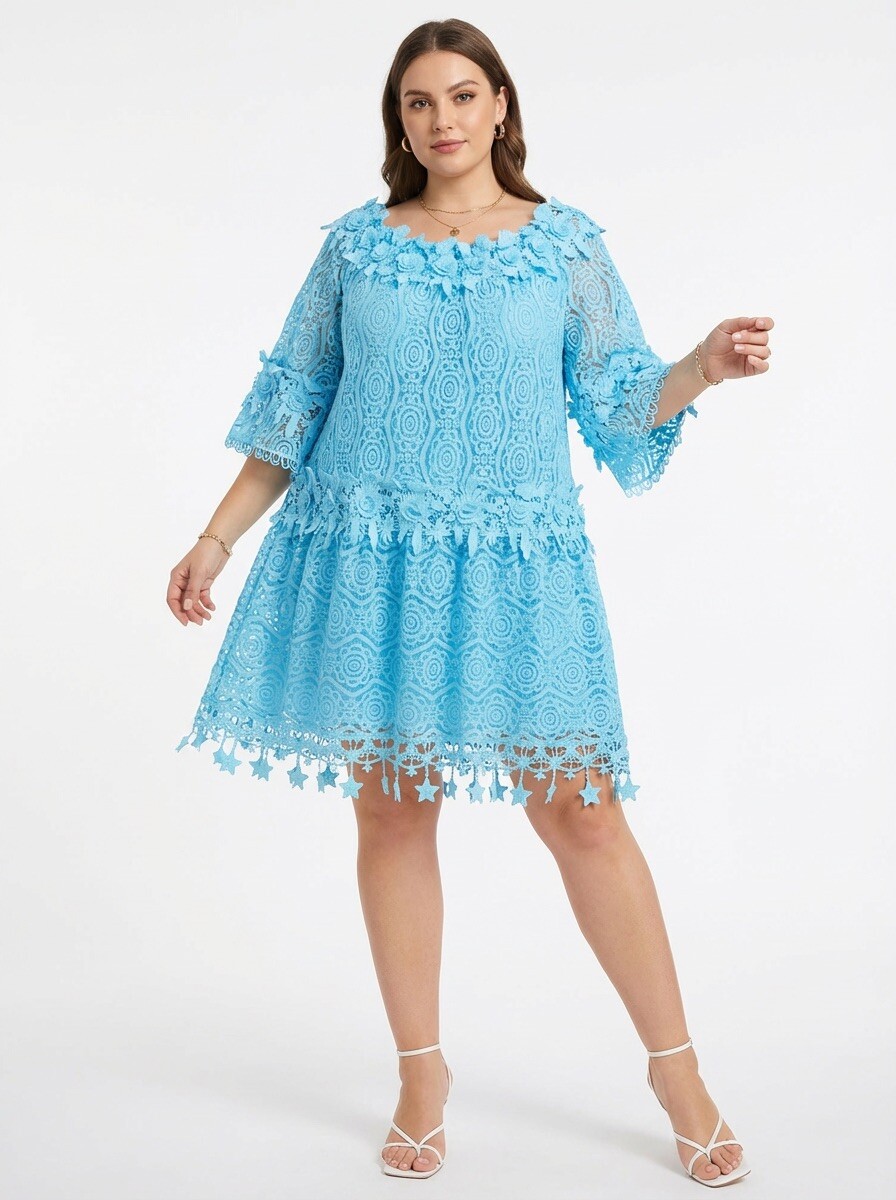 Grossiste TDI FASHION - Robe courte en dentelle avec encolure bardot, volants et manches 3/4 – style romantique