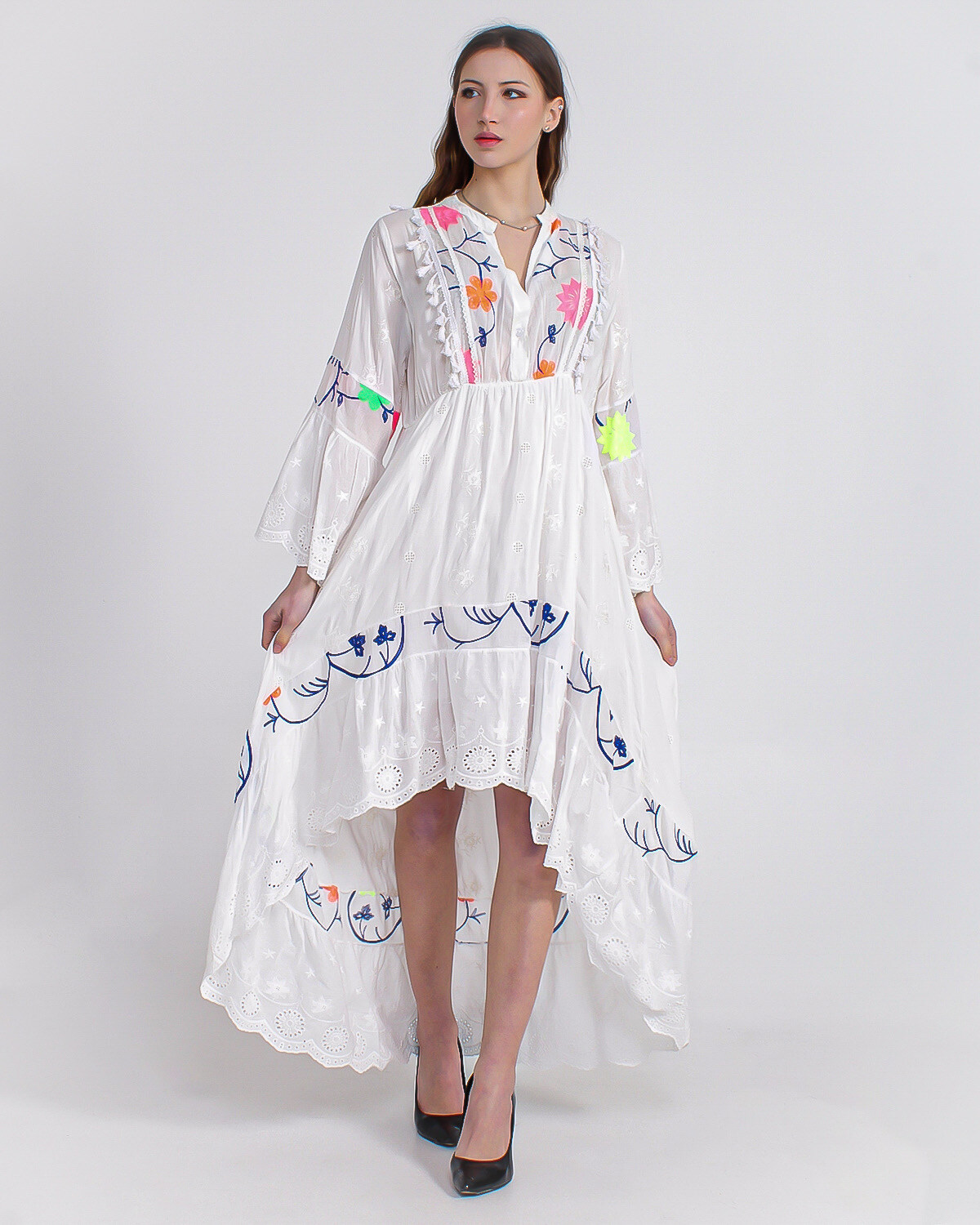 Grossista TDI FASHION - Abito lungo boho con ricami floreali e balze